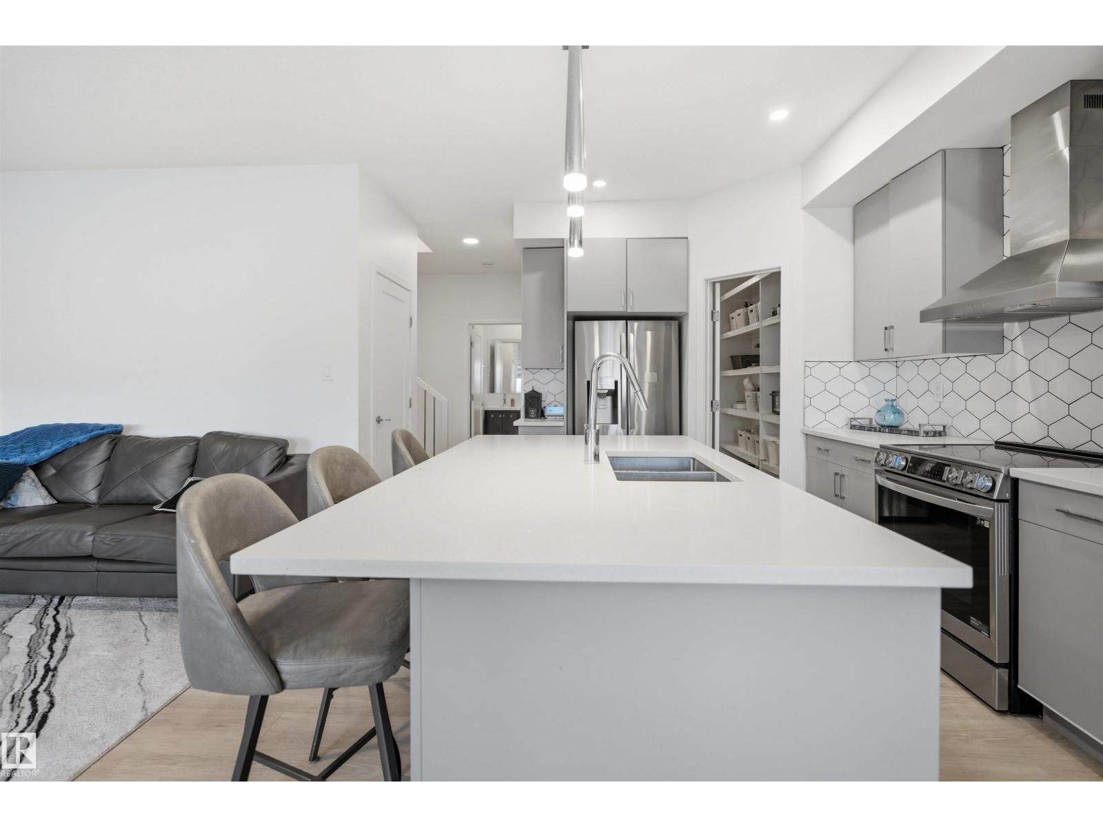 7782 174A AV NW, Edmonton