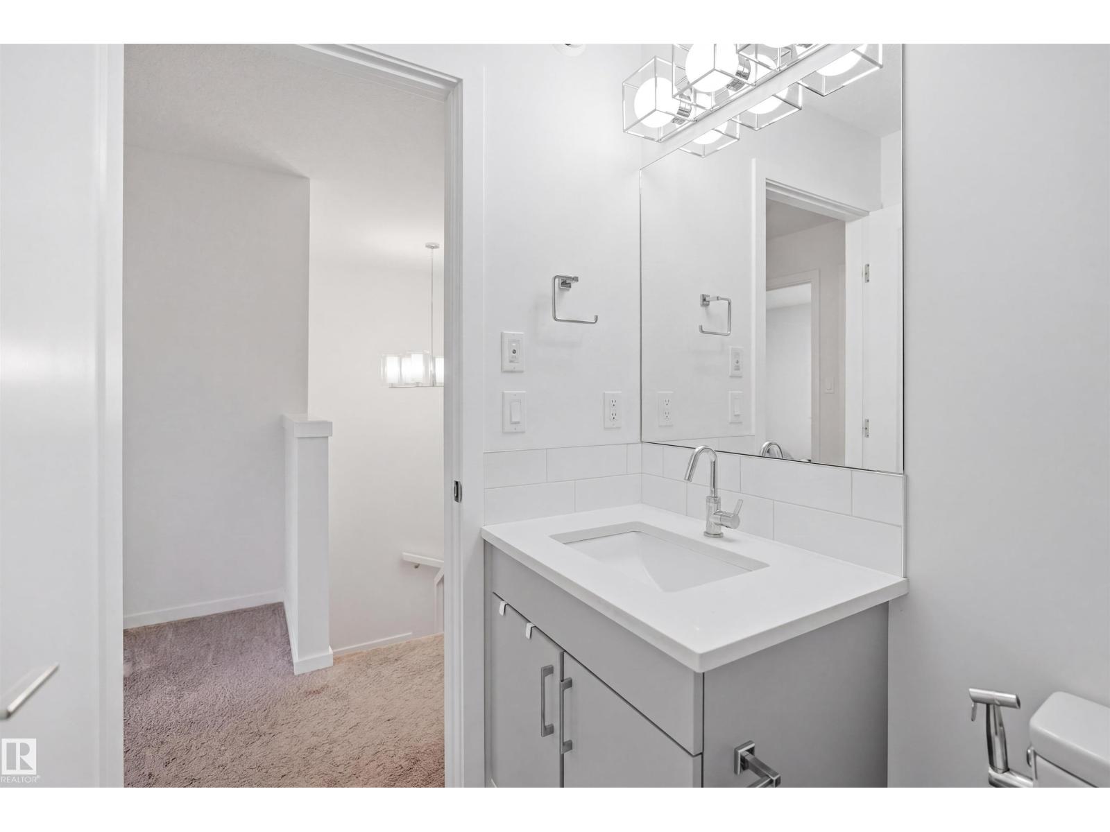 7782 174A AV NW, Edmonton