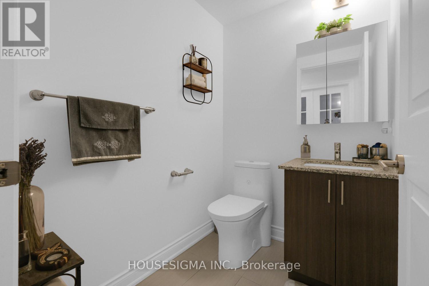 #318 9618 YONGE STREET - 13
