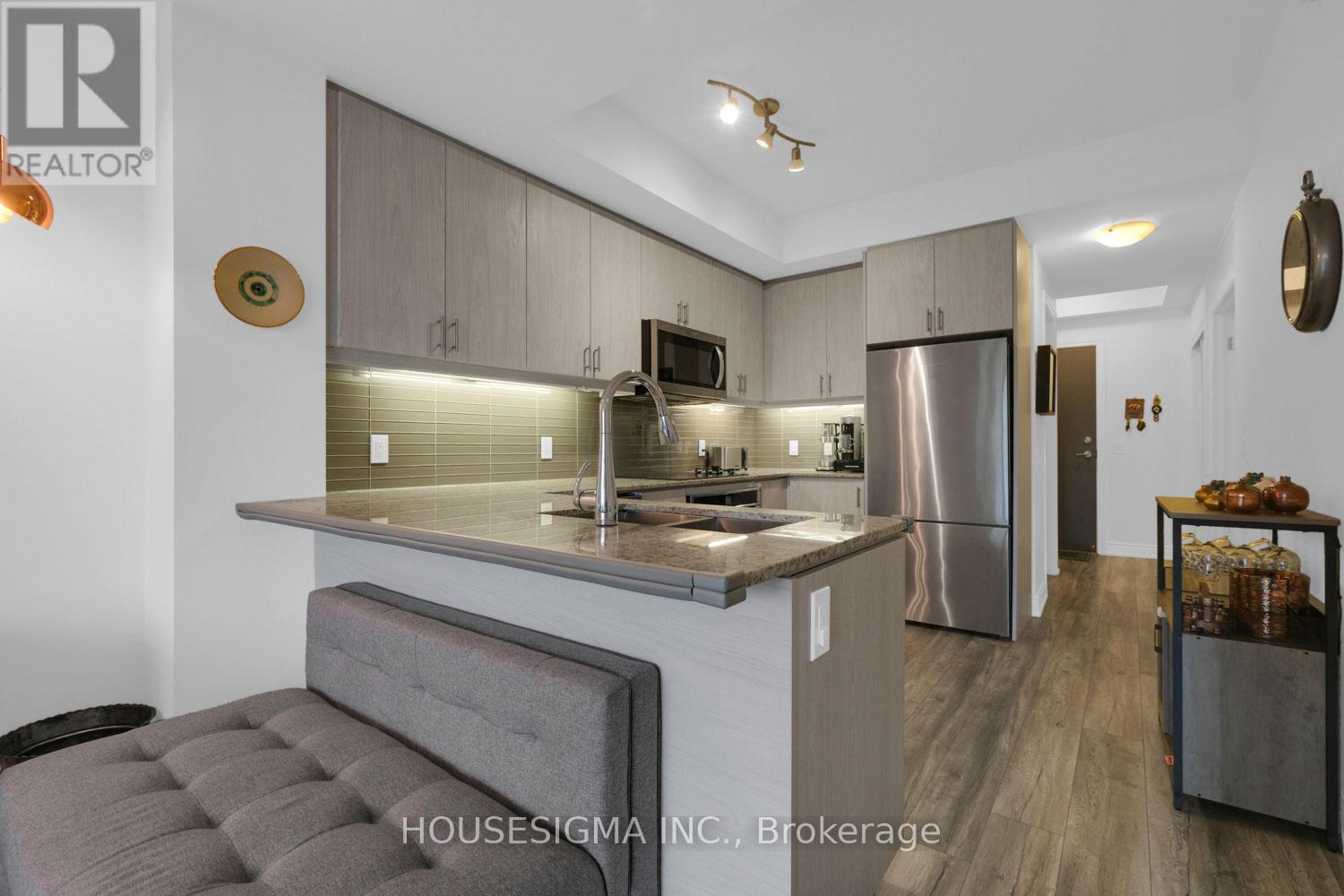 #318 9618 YONGE STREET - 14