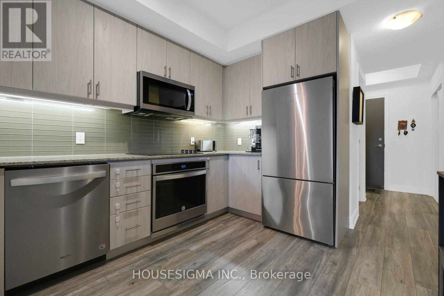 #318 9618 YONGE STREET - 16