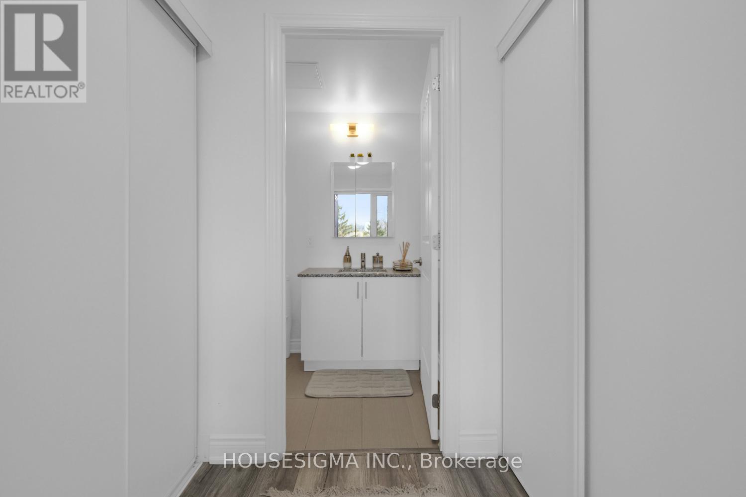 #318 9618 YONGE STREET - 26