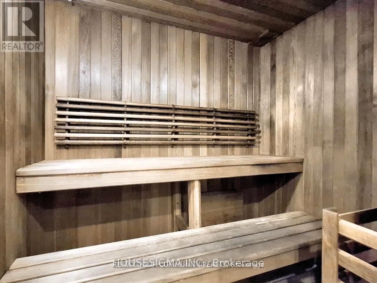#318 9618 YONGE STREET - 33