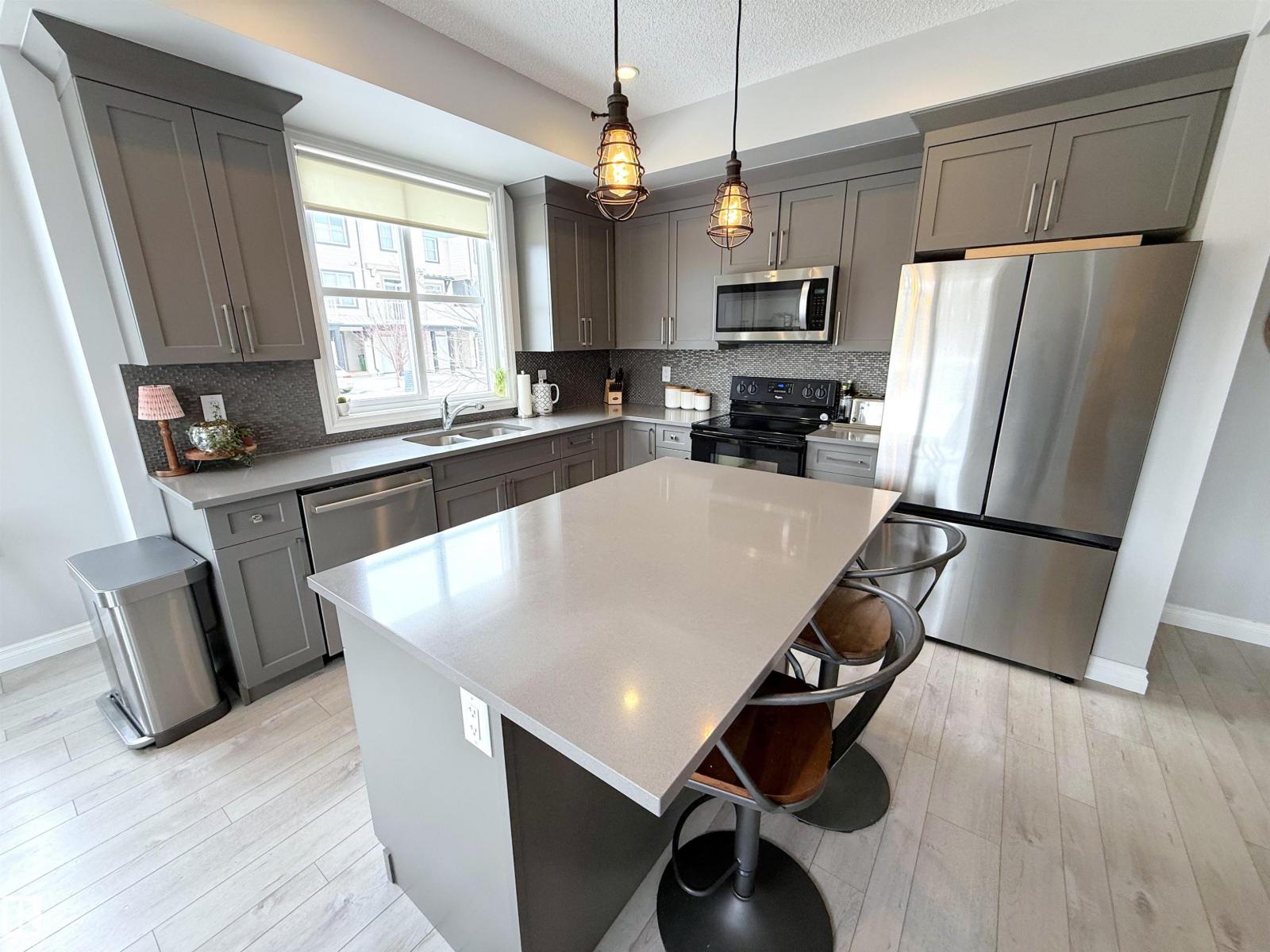 1807 202 ST NW, Edmonton