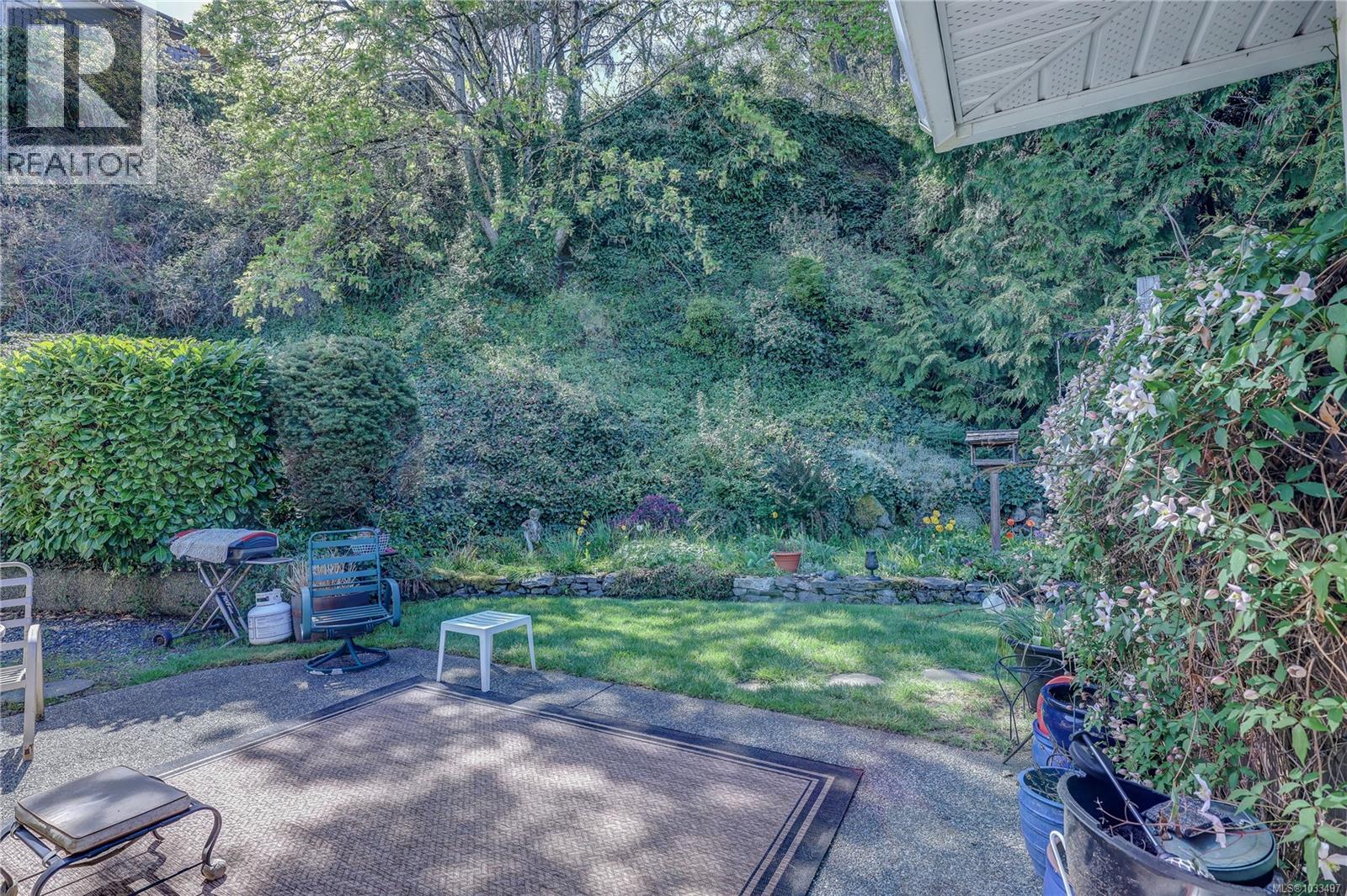 1402 Rose Ann Dr - 33