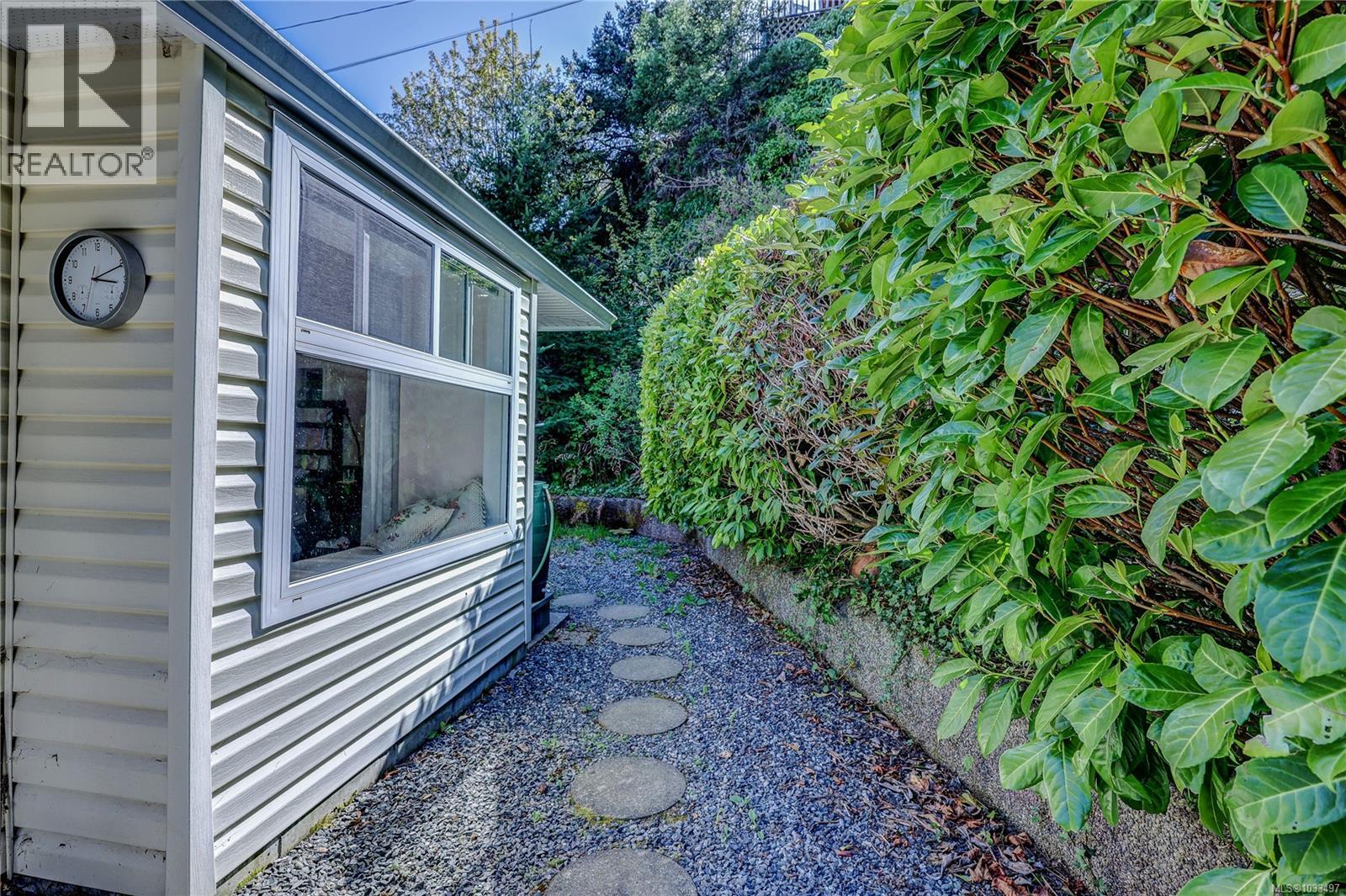 1402 Rose Ann Dr - 35