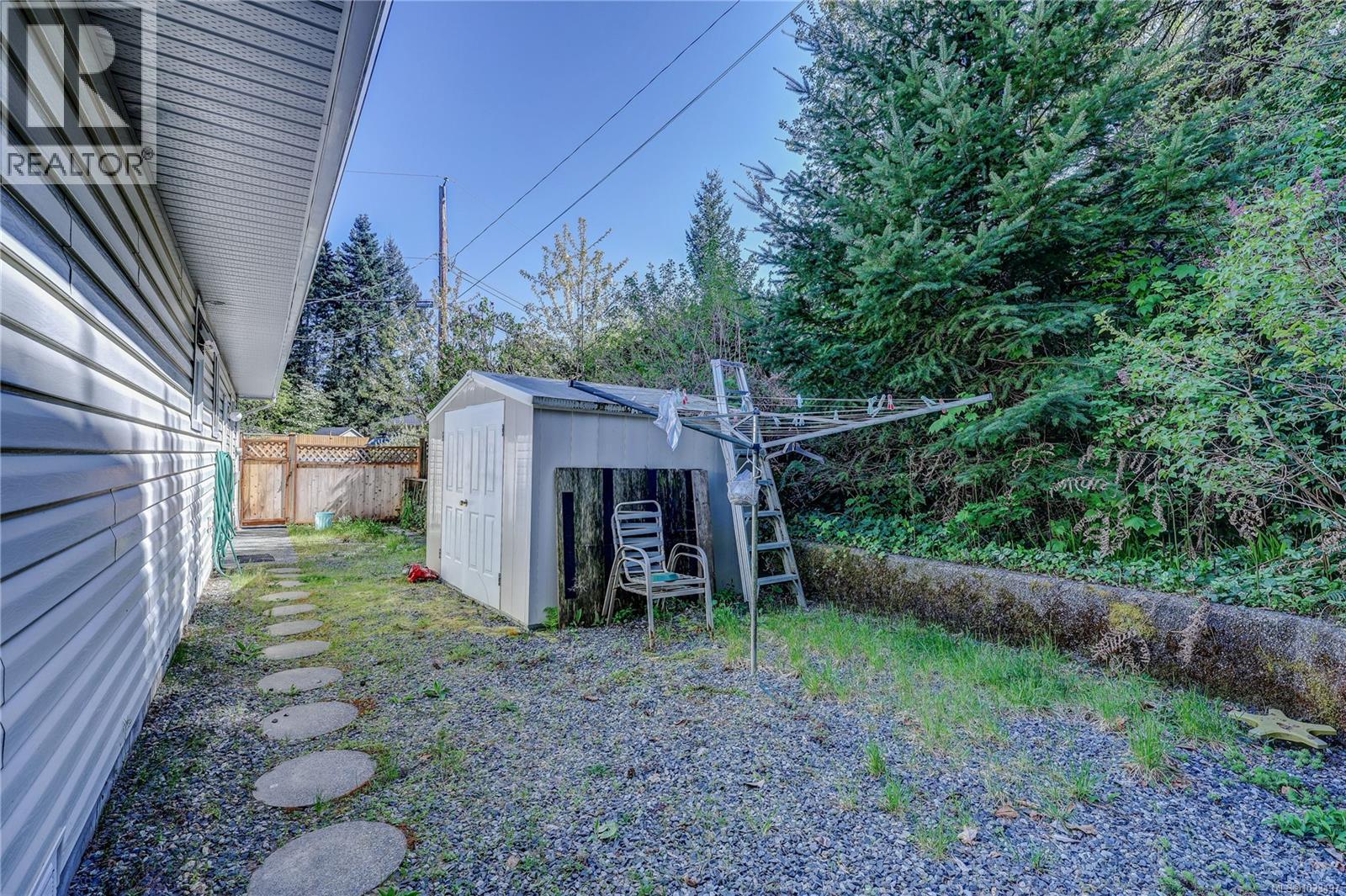 1402 Rose Ann Dr - 36