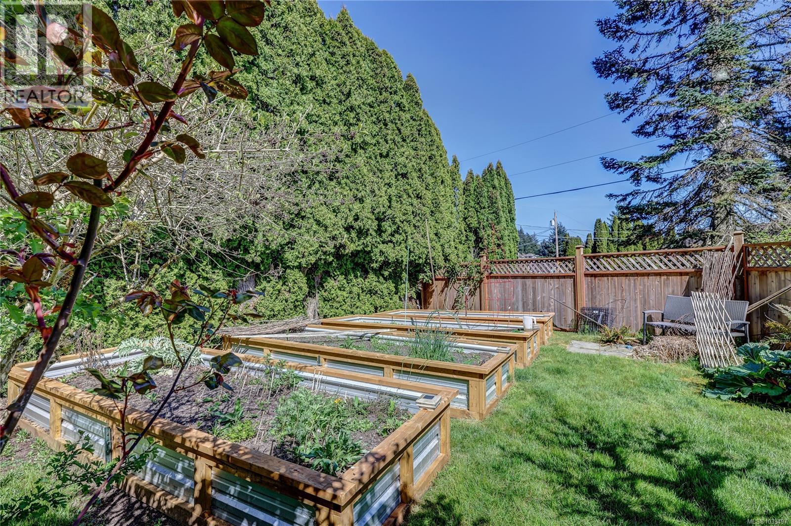 1402 Rose Ann Dr - 42