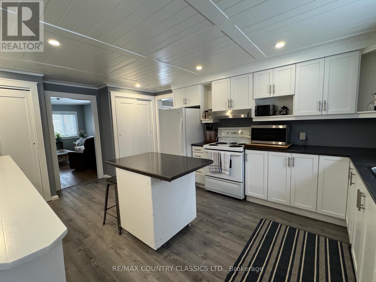 38 FLINT AVENUE — photo 9