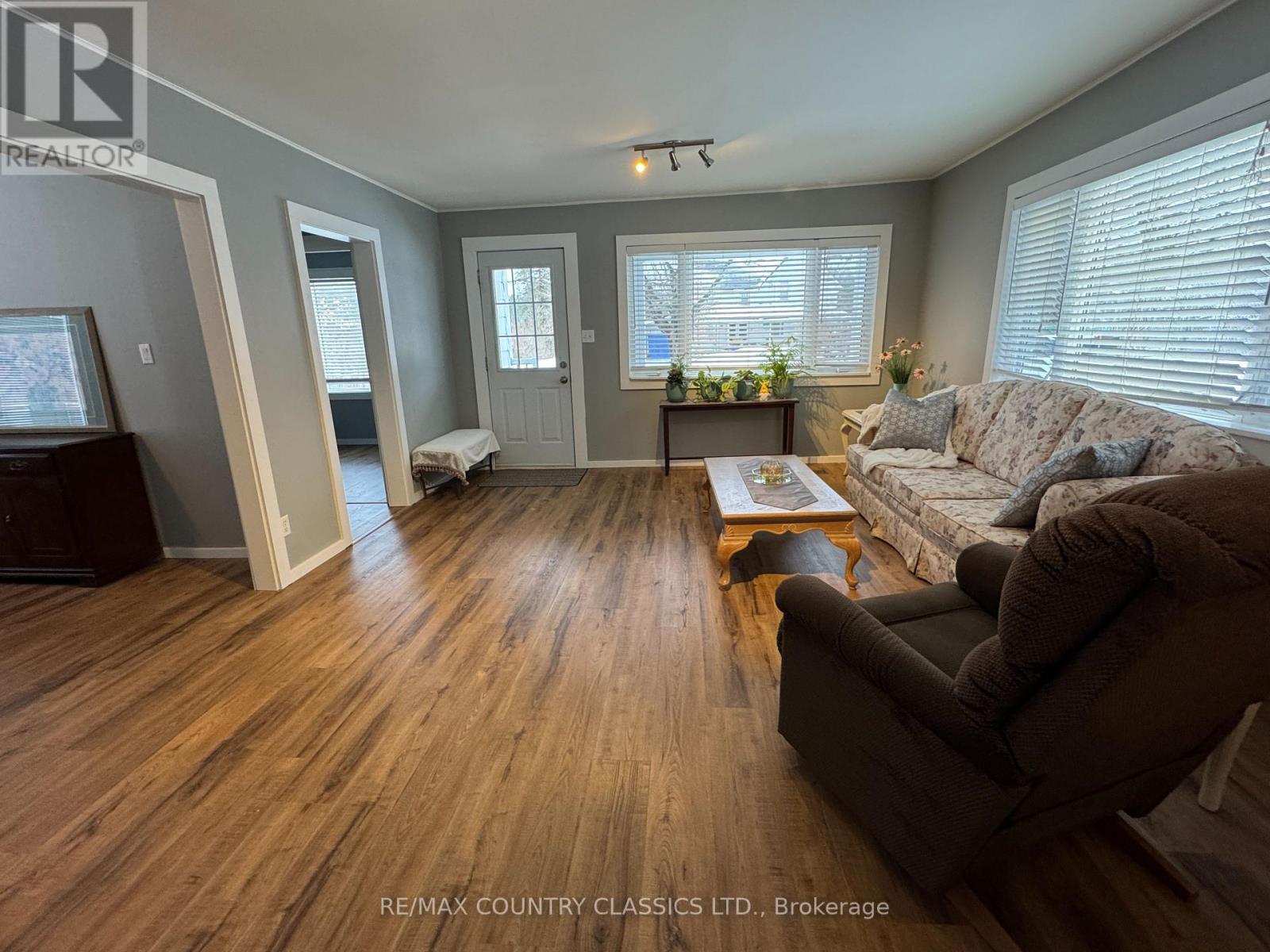 38 FLINT AVENUE - photo 5