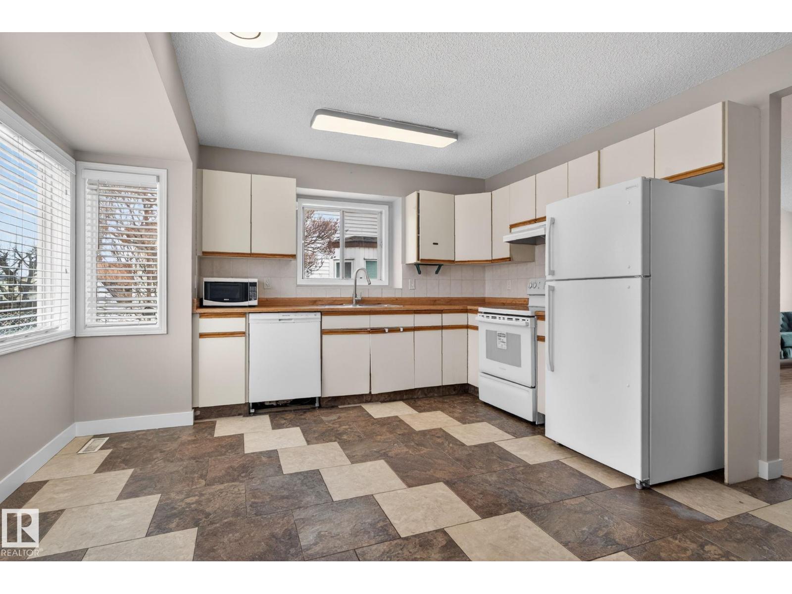 18604 97A AV NW, Edmonton