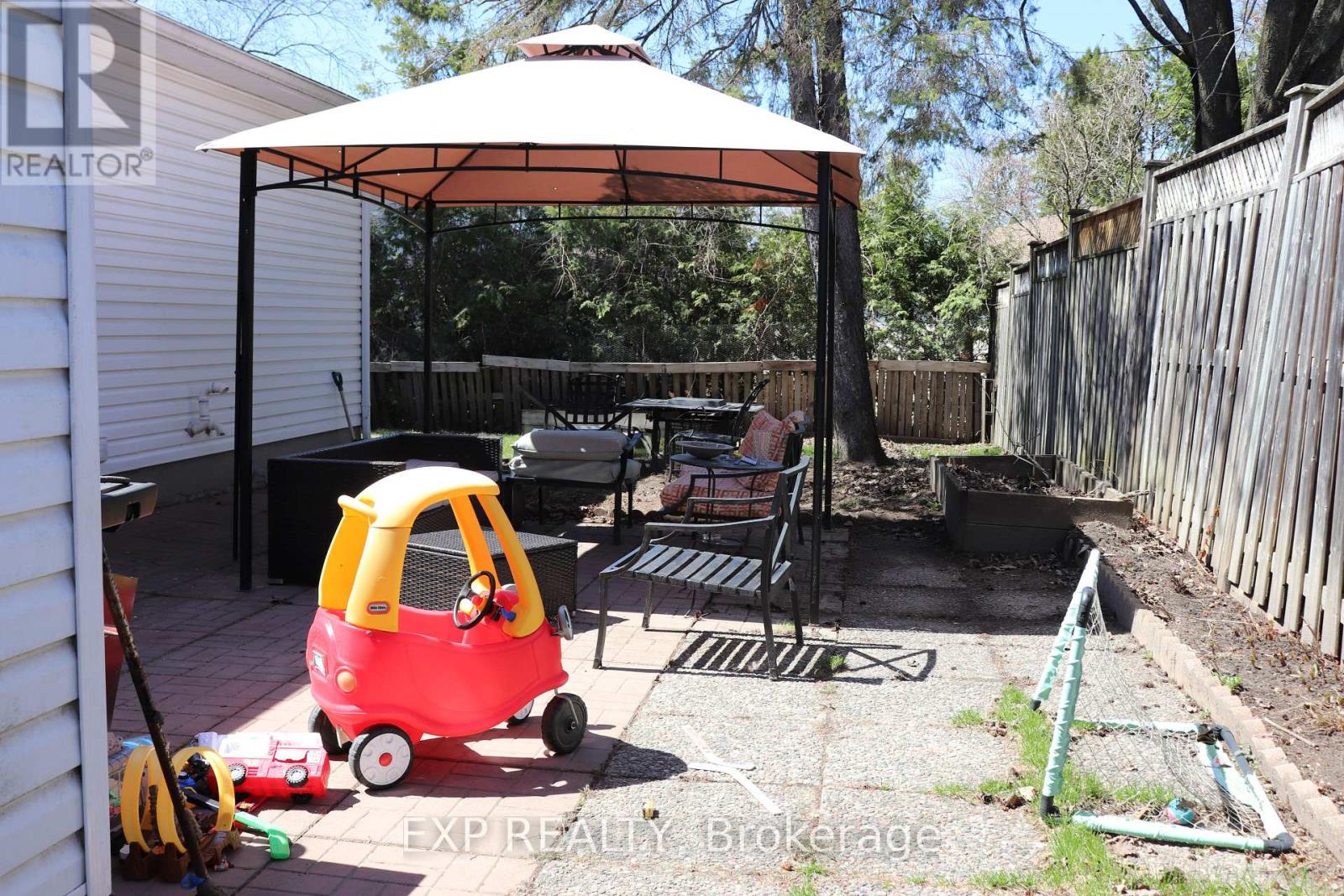 15 WEDGEWOOD CRESCENT — photo 18