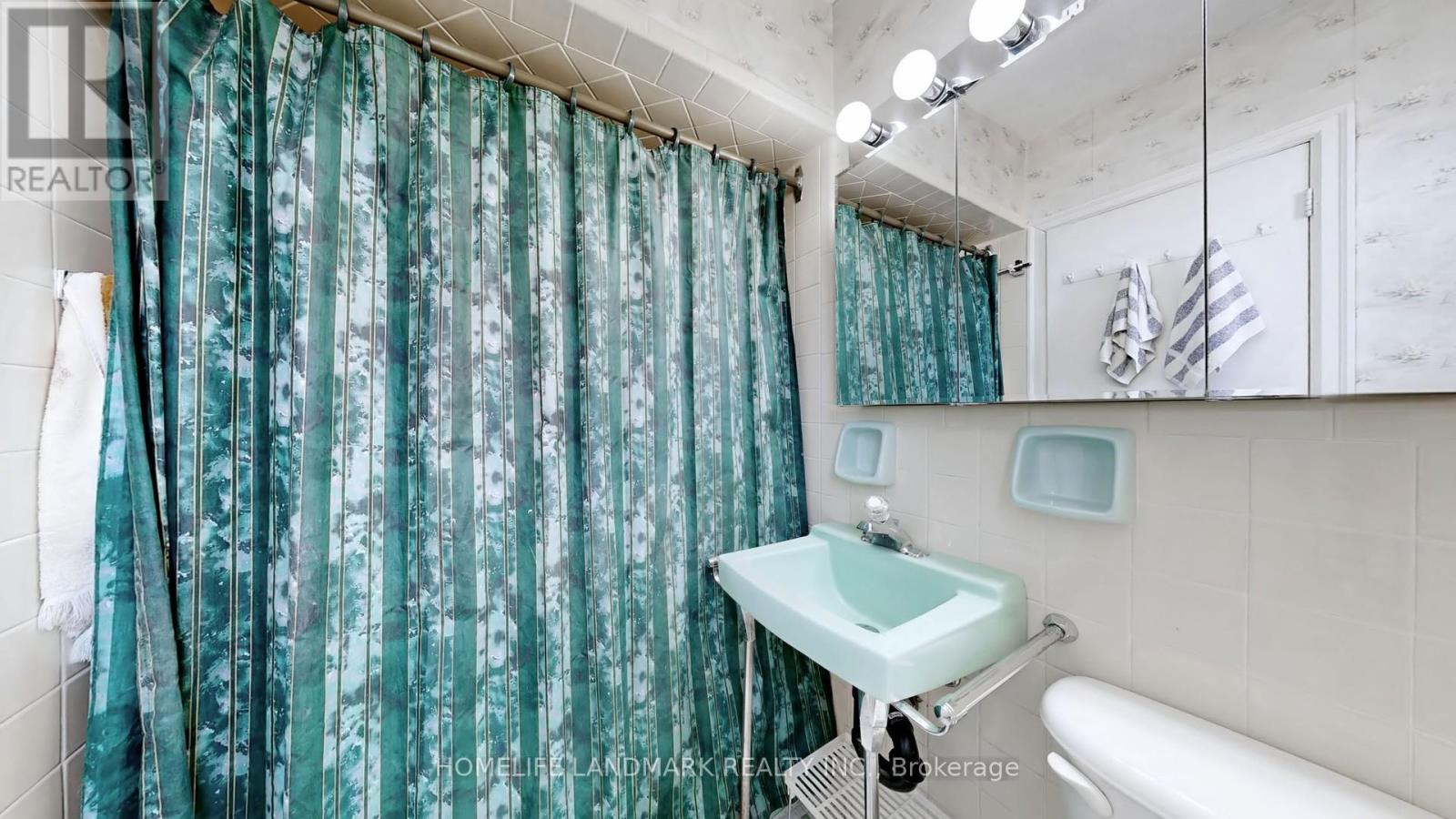 568 CUMMER AVENUE — photo 12