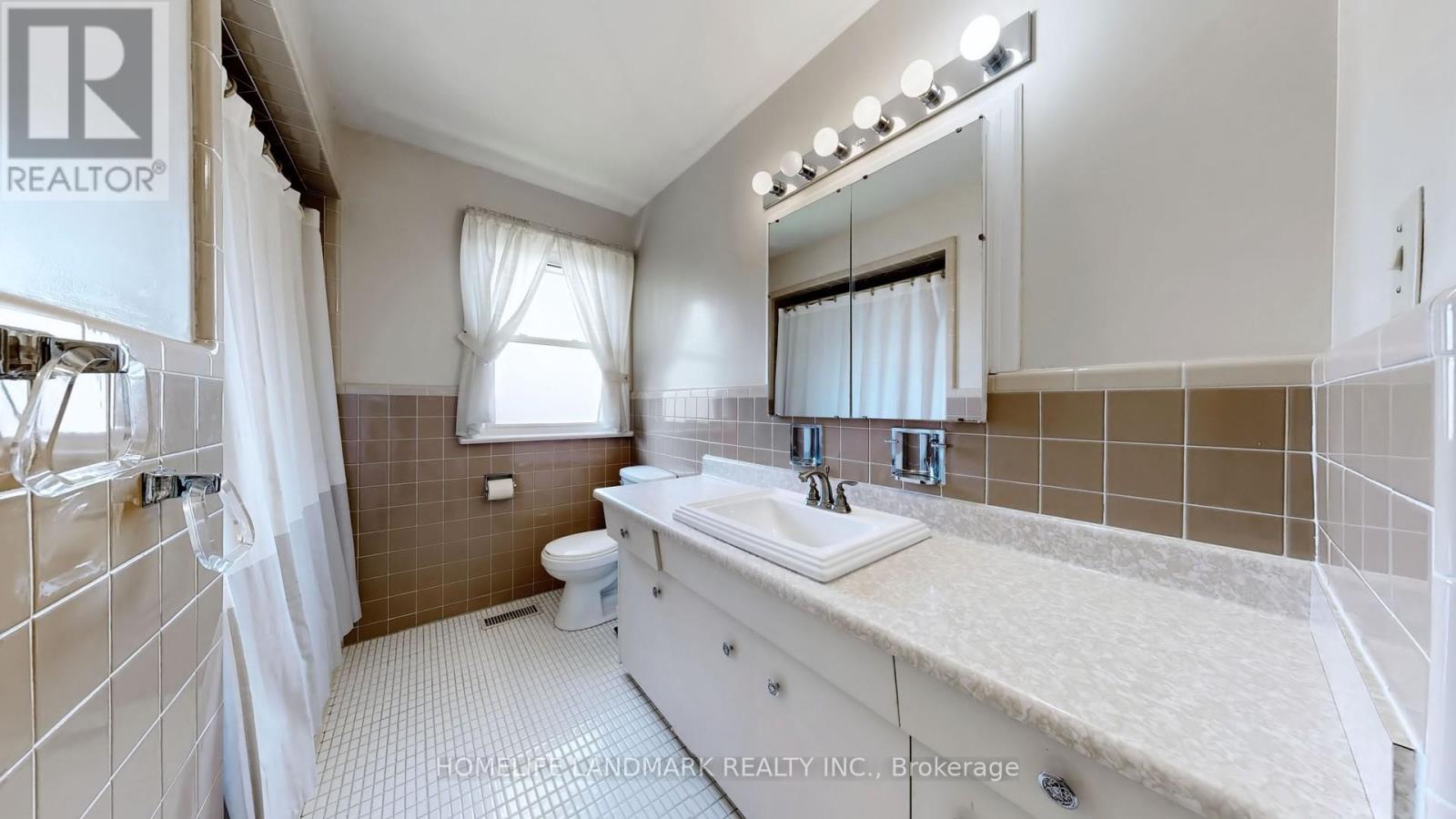 568 CUMMER AVENUE — photo 16