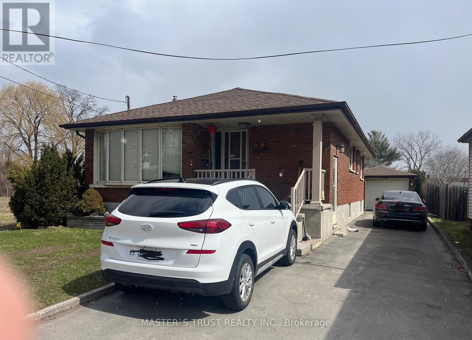 5568 DRUMMOND ROAD - 1