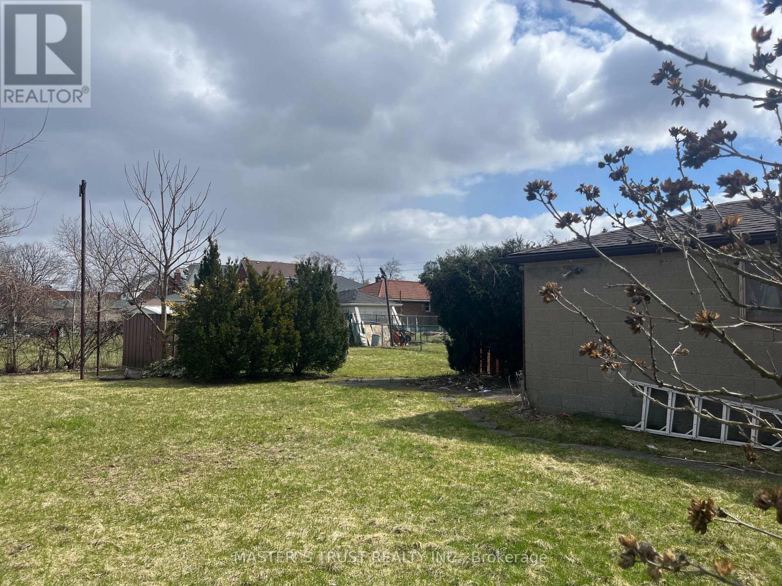 5568 DRUMMOND ROAD - 14