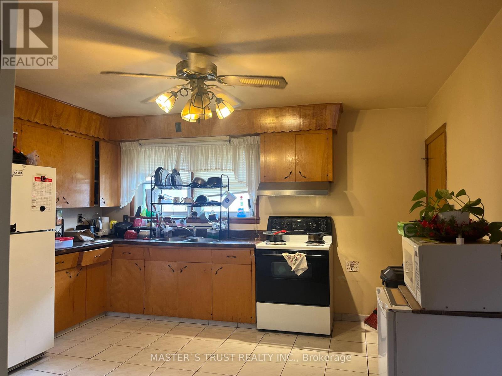 5568 DRUMMOND ROAD - 18