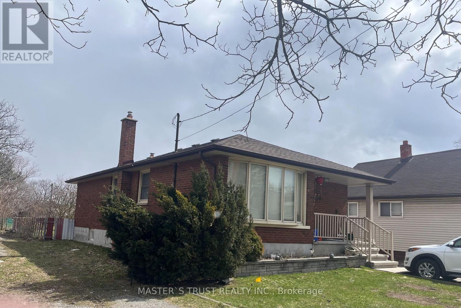 5568 DRUMMOND ROAD - 2
