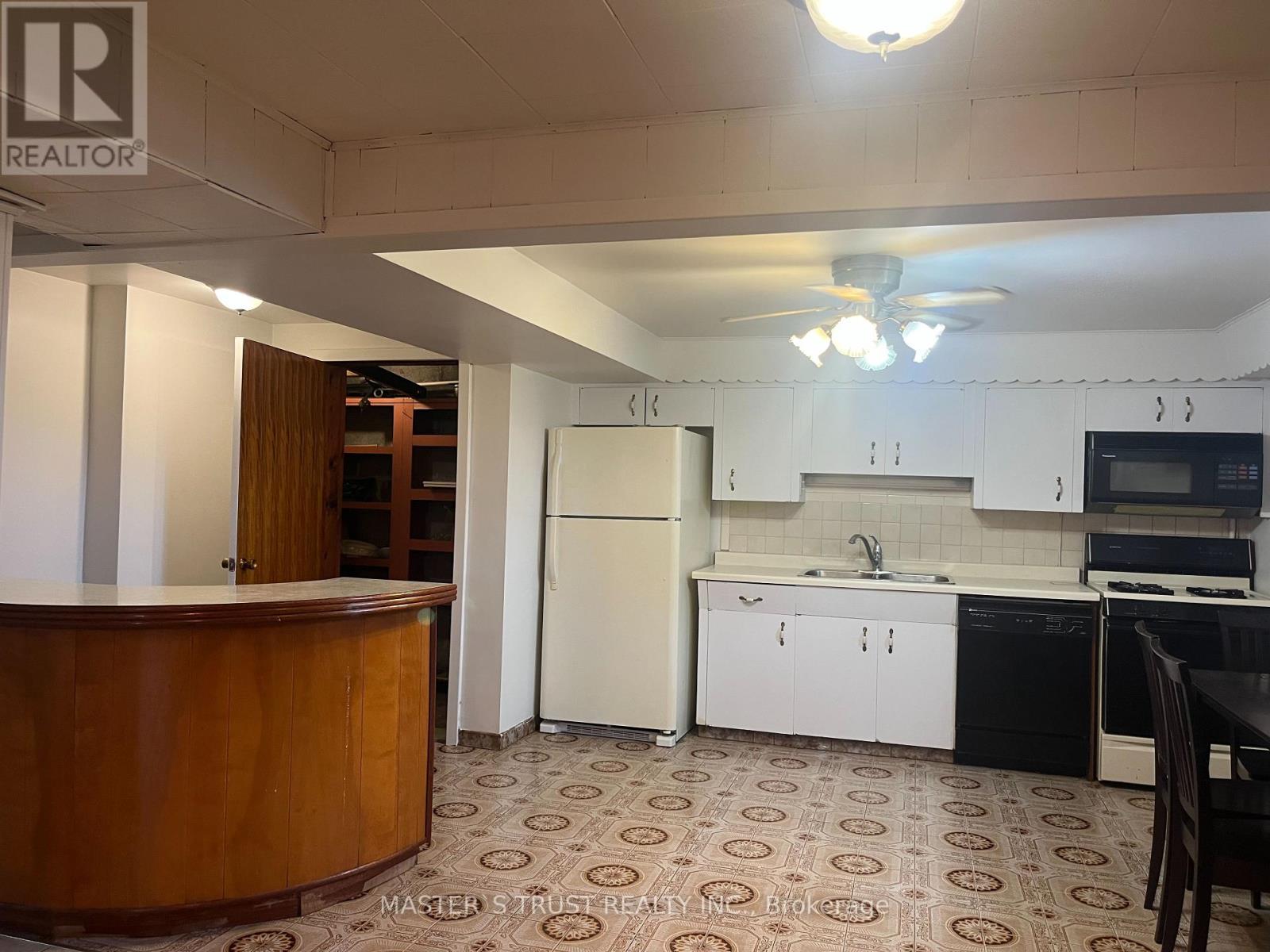 5568 DRUMMOND ROAD - 24