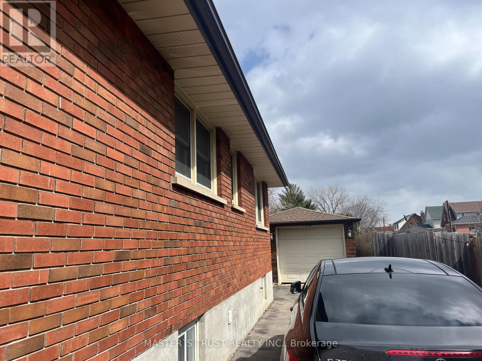 5568 DRUMMOND ROAD - 4