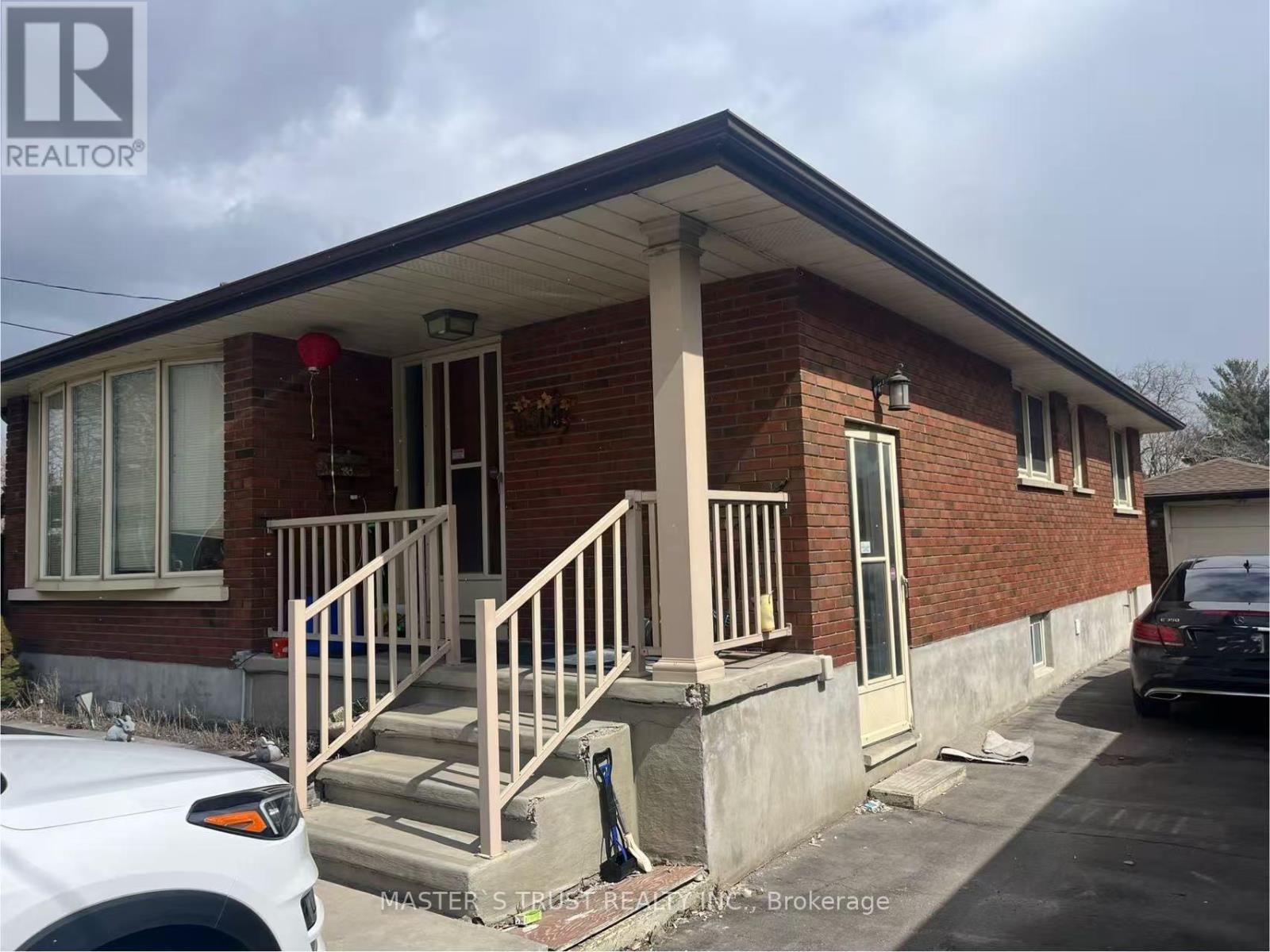 5568 DRUMMOND ROAD - 5