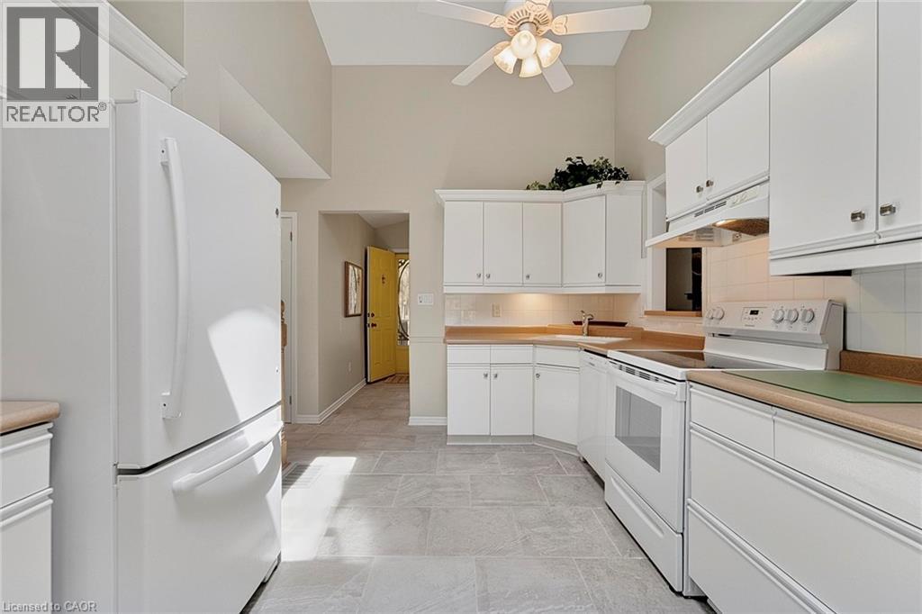 10325 GRAND OAKS Drive, Grand Bend, Ontario, N0M1T0 — Photo 10