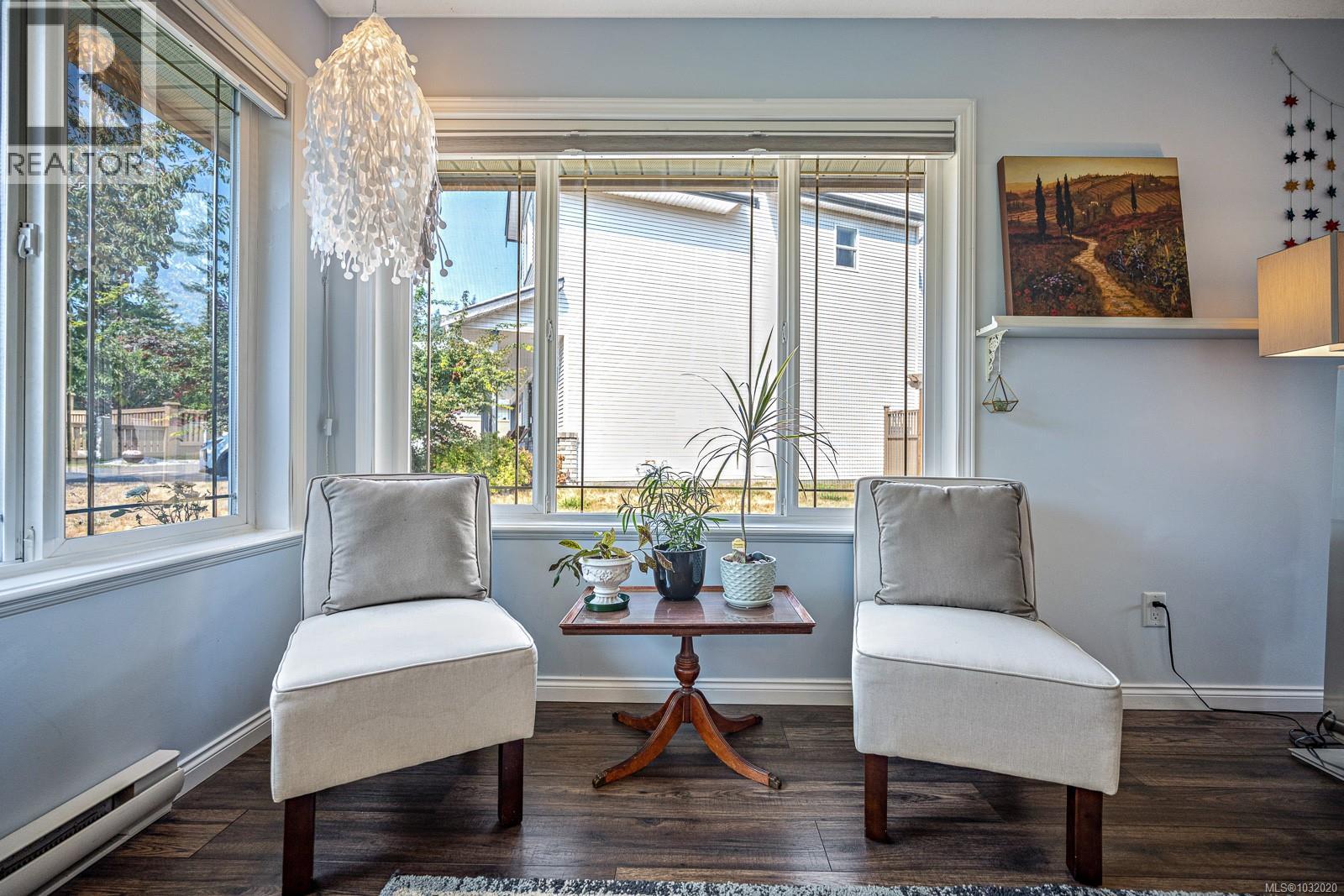 Sitting area at end of Family Room