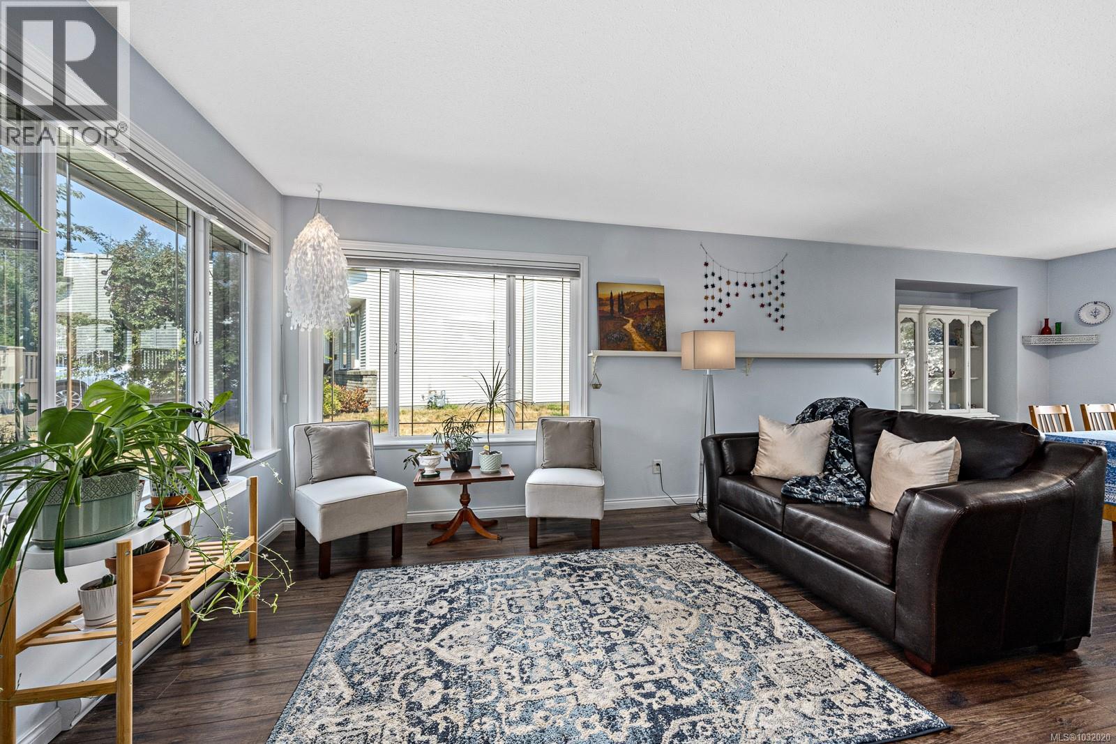 Sitting area at end of Family Room