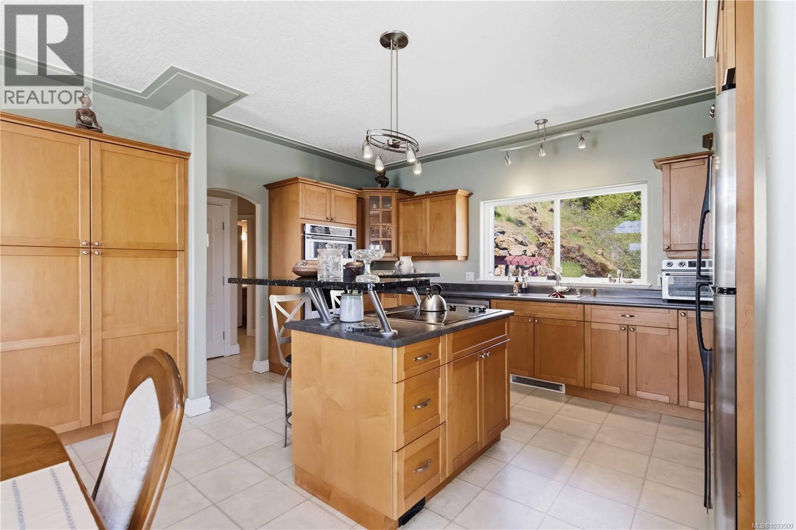  3533 Sunheights Drive, Langford