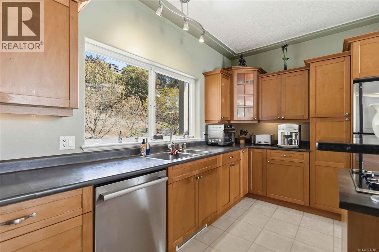  3533 Sunheights Drive, Langford