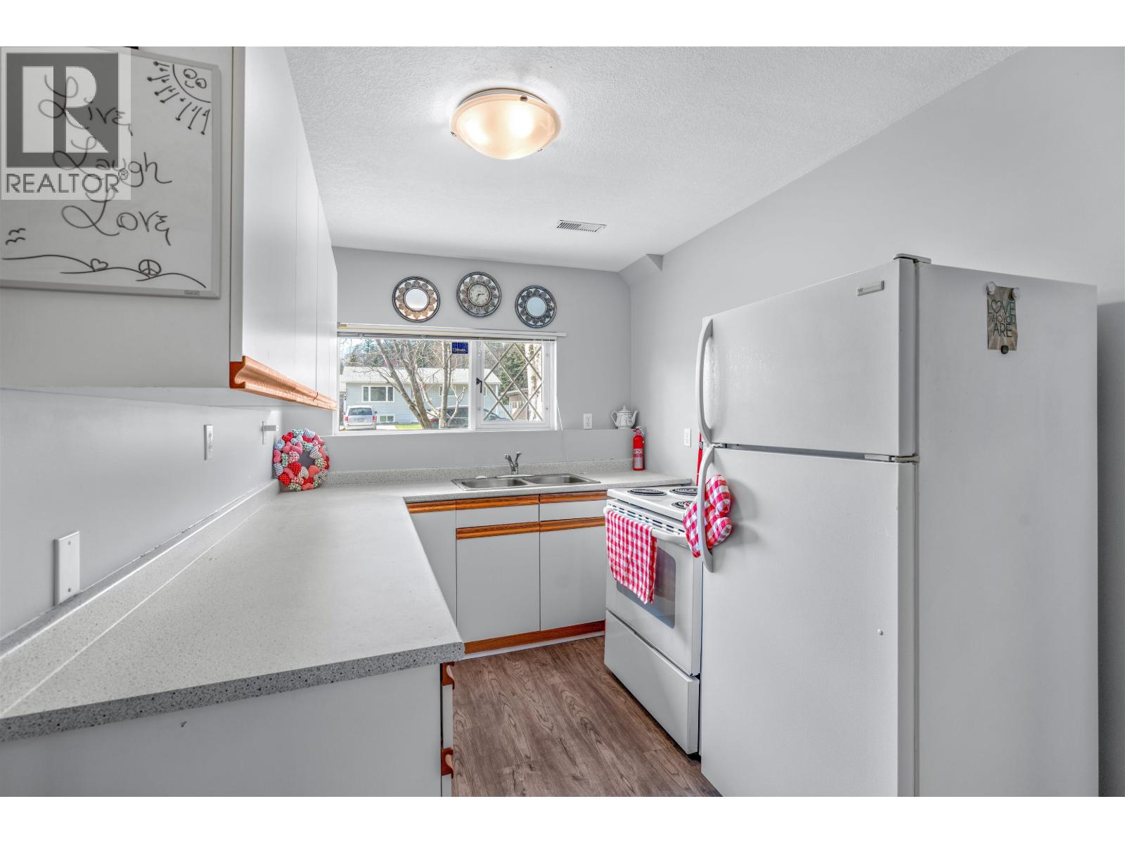 Photo 8 of 35 — 2566 BORDEN CRESCENT · Prince George, BC