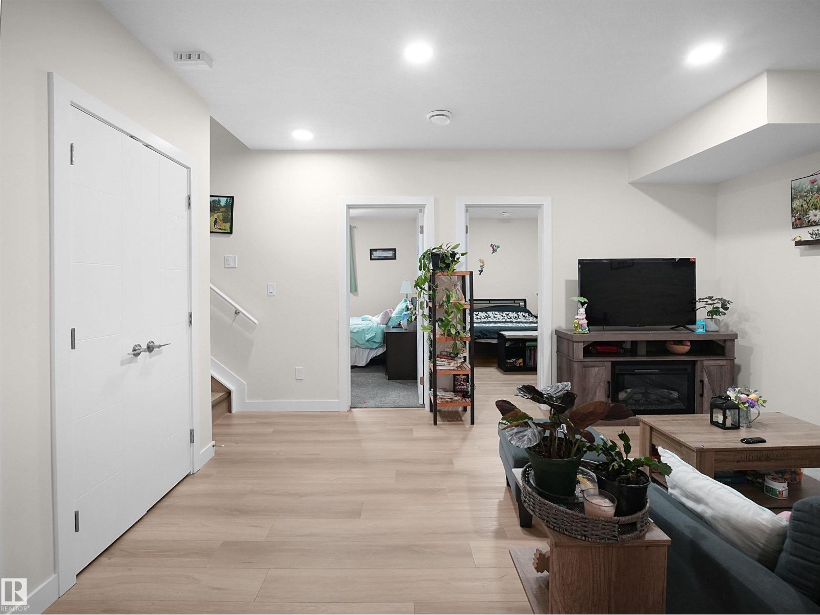 2412 206 Street NW NW, Edmonton