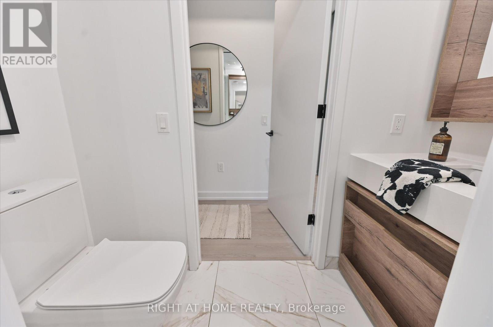 #623 505 RICHMOND STREET W - 21