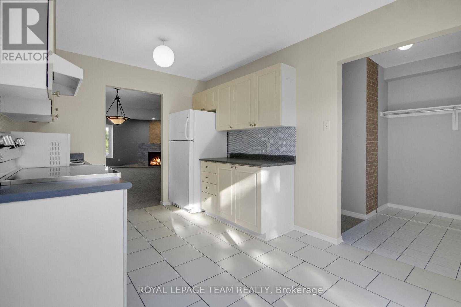 89 THORNBURY CRESCENT — photo 12
