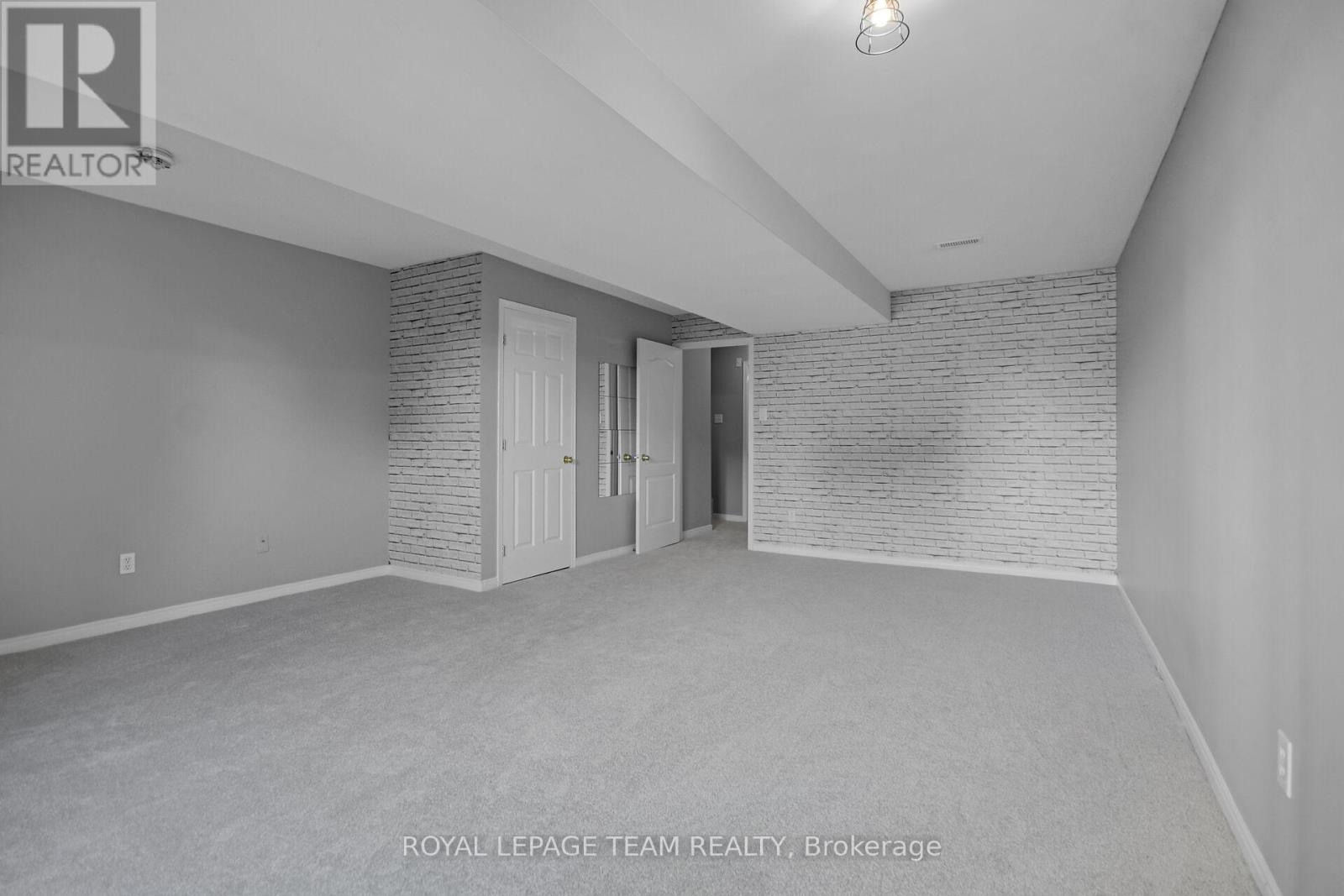 89 THORNBURY CRESCENT — photo 28