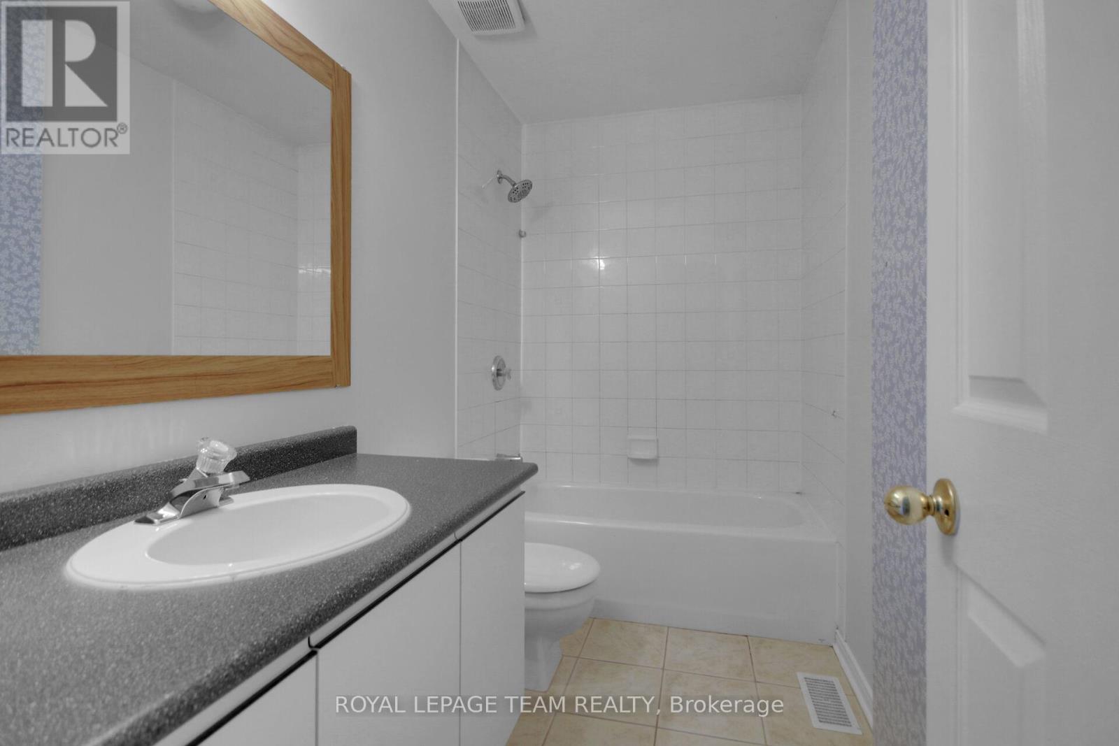 89 THORNBURY CRESCENT — photo 24