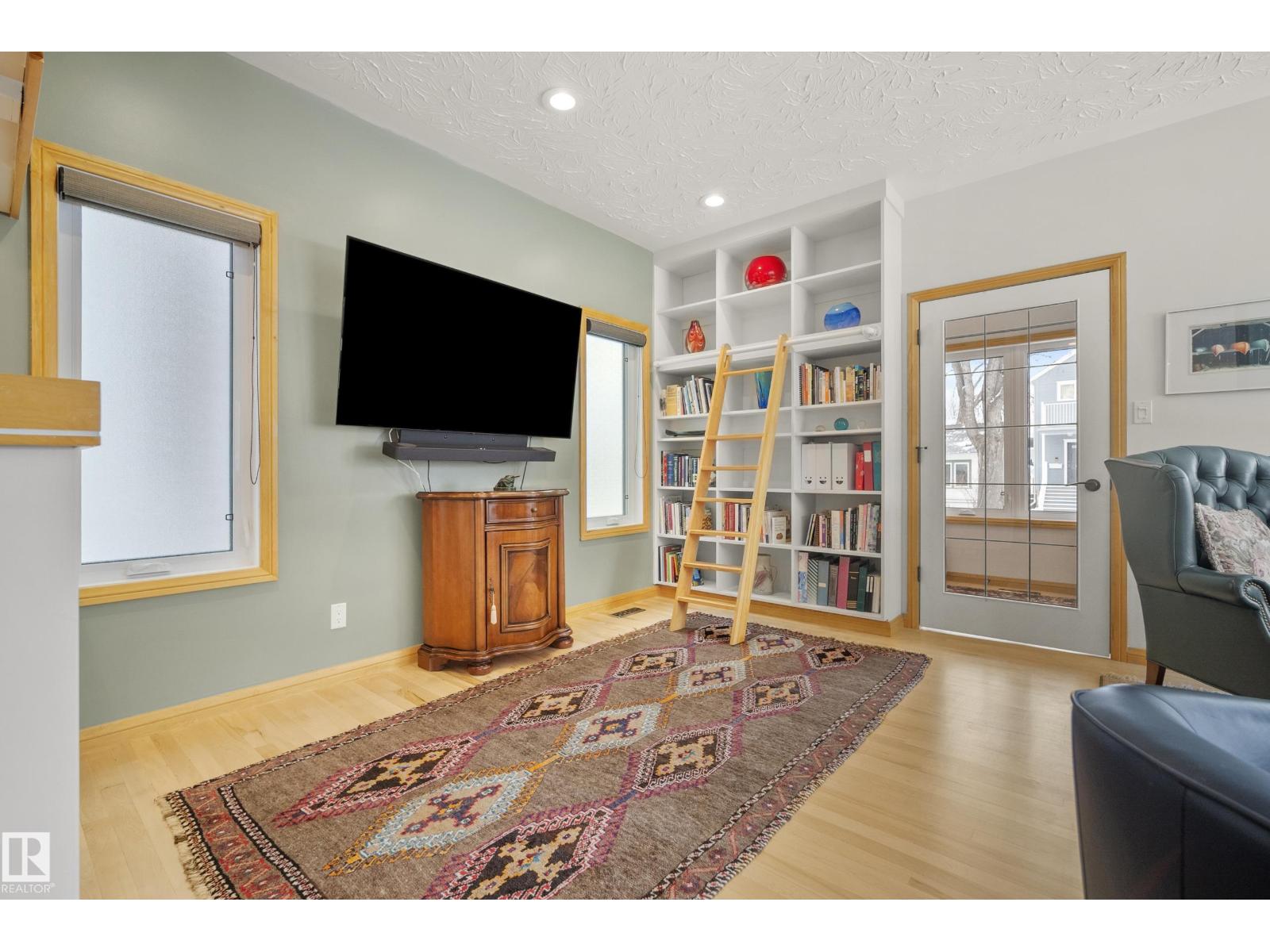 9604 100A ST NW, Edmonton