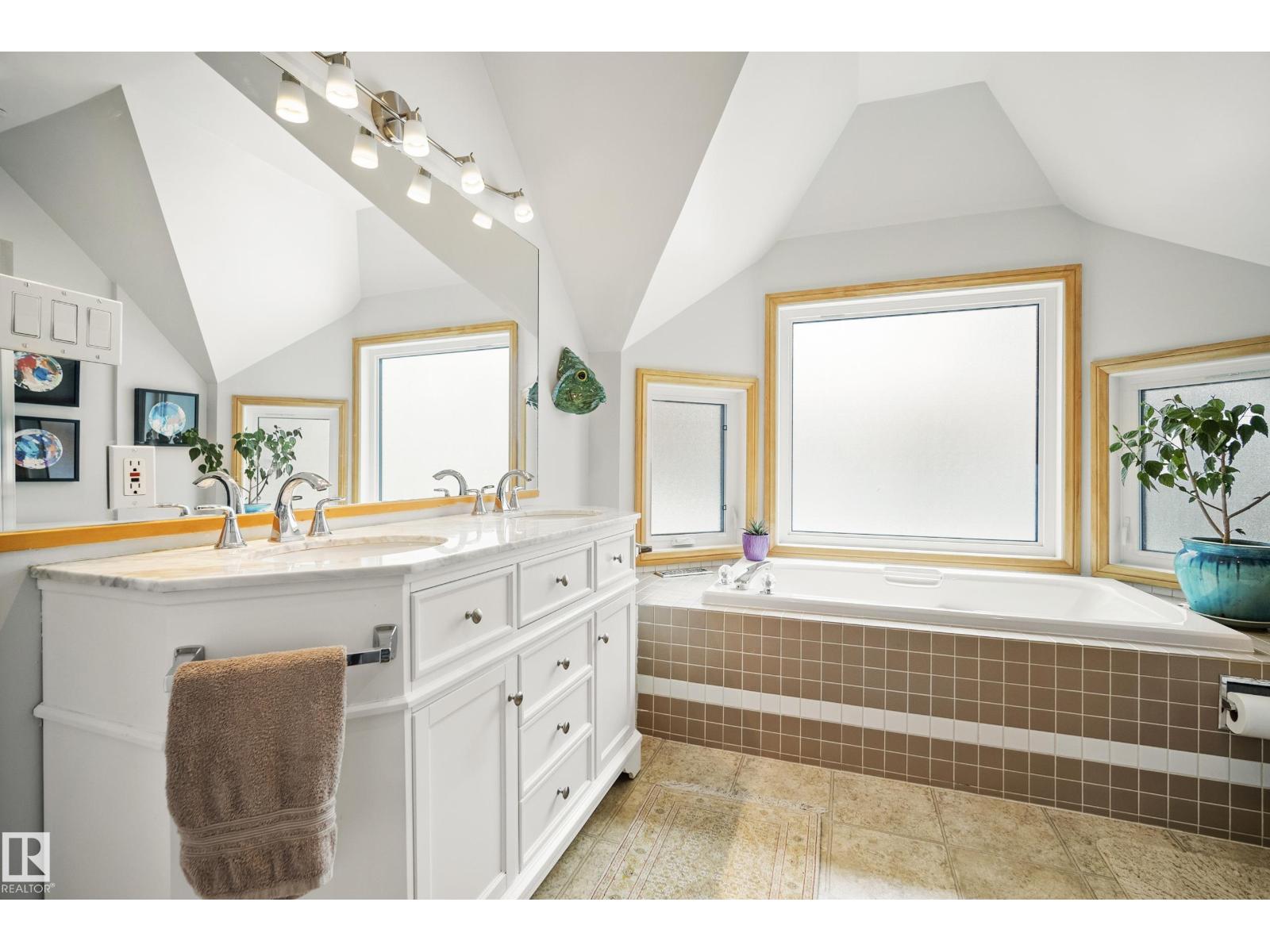 9604 100A ST NW, Edmonton