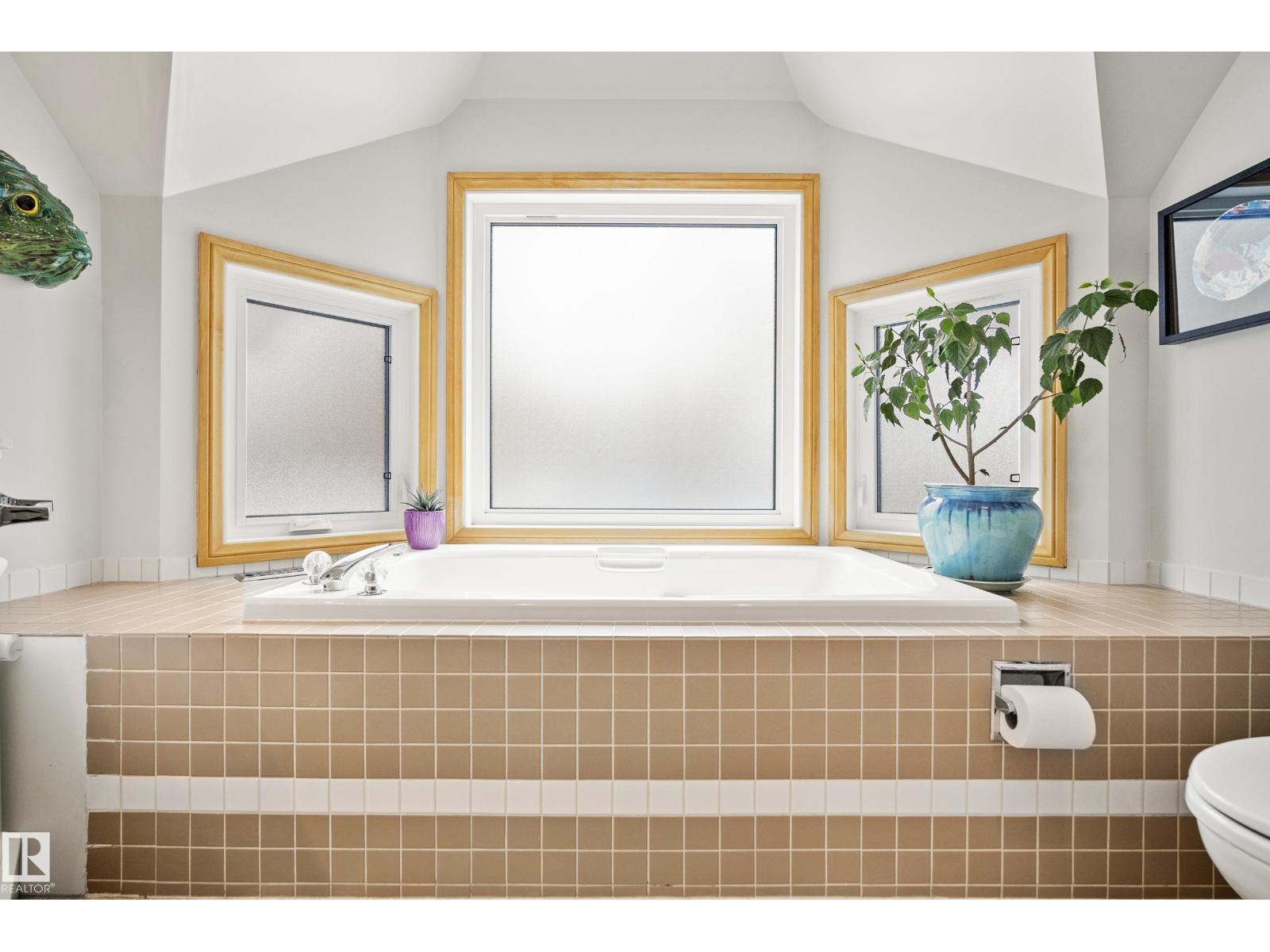 9604 100A ST NW, Edmonton