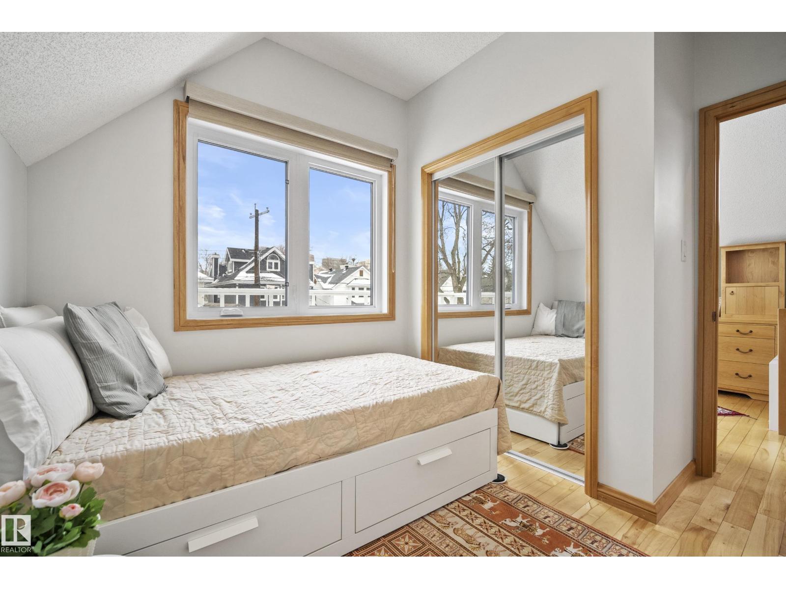 9604 100A ST NW, Edmonton