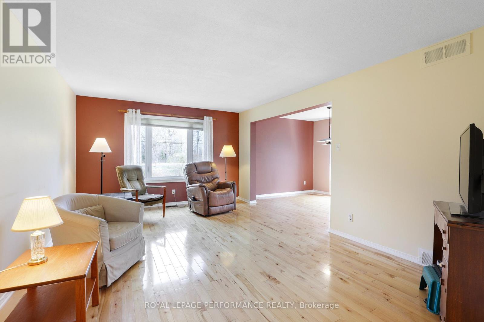 108 FELTON CRESCENT — photo 11