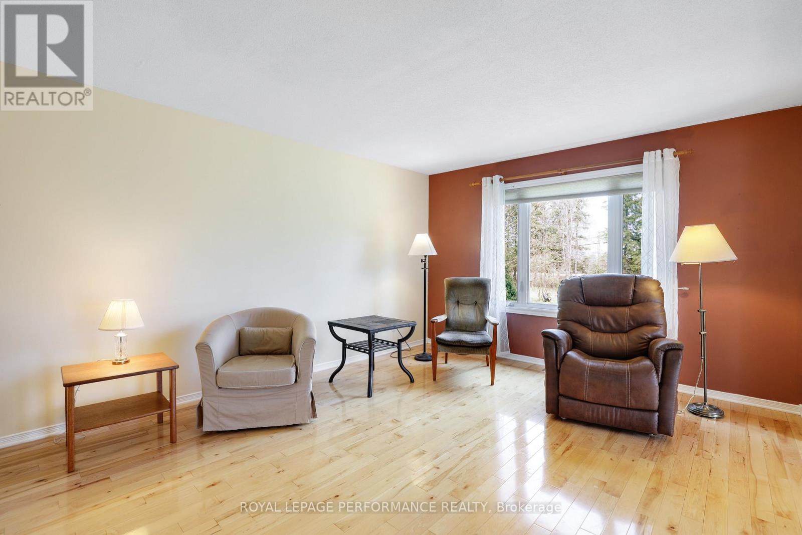 108 FELTON CRESCENT — photo 12