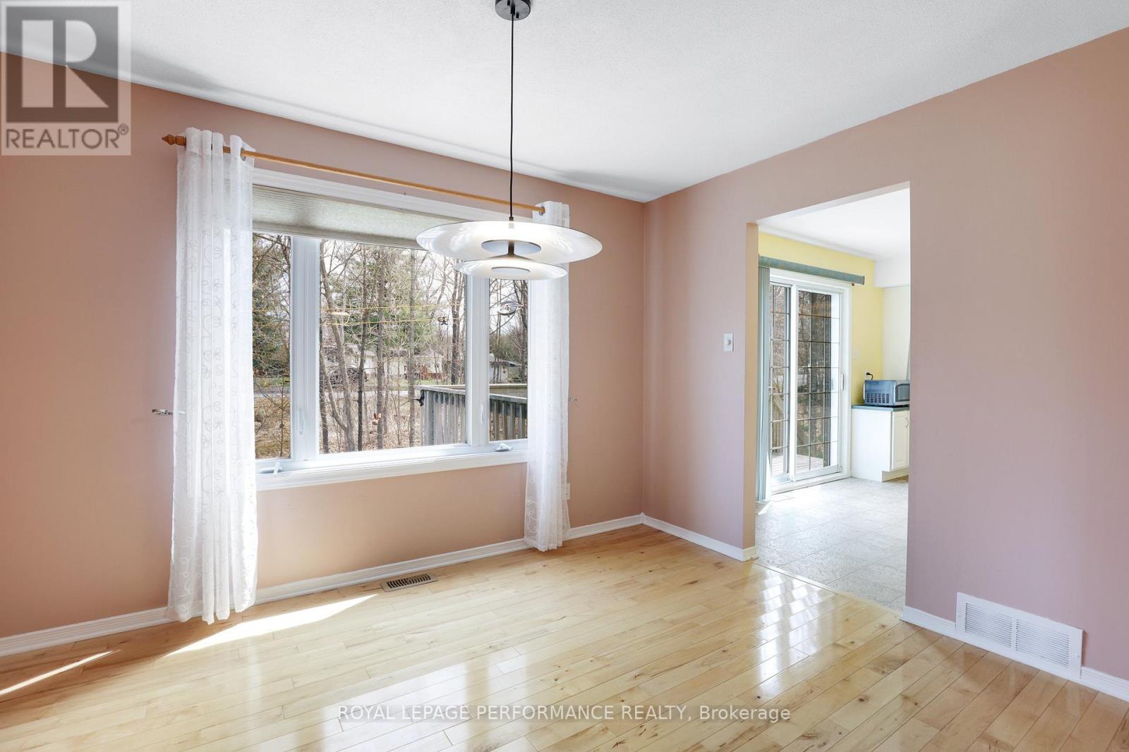 108 FELTON CRESCENT — photo 14