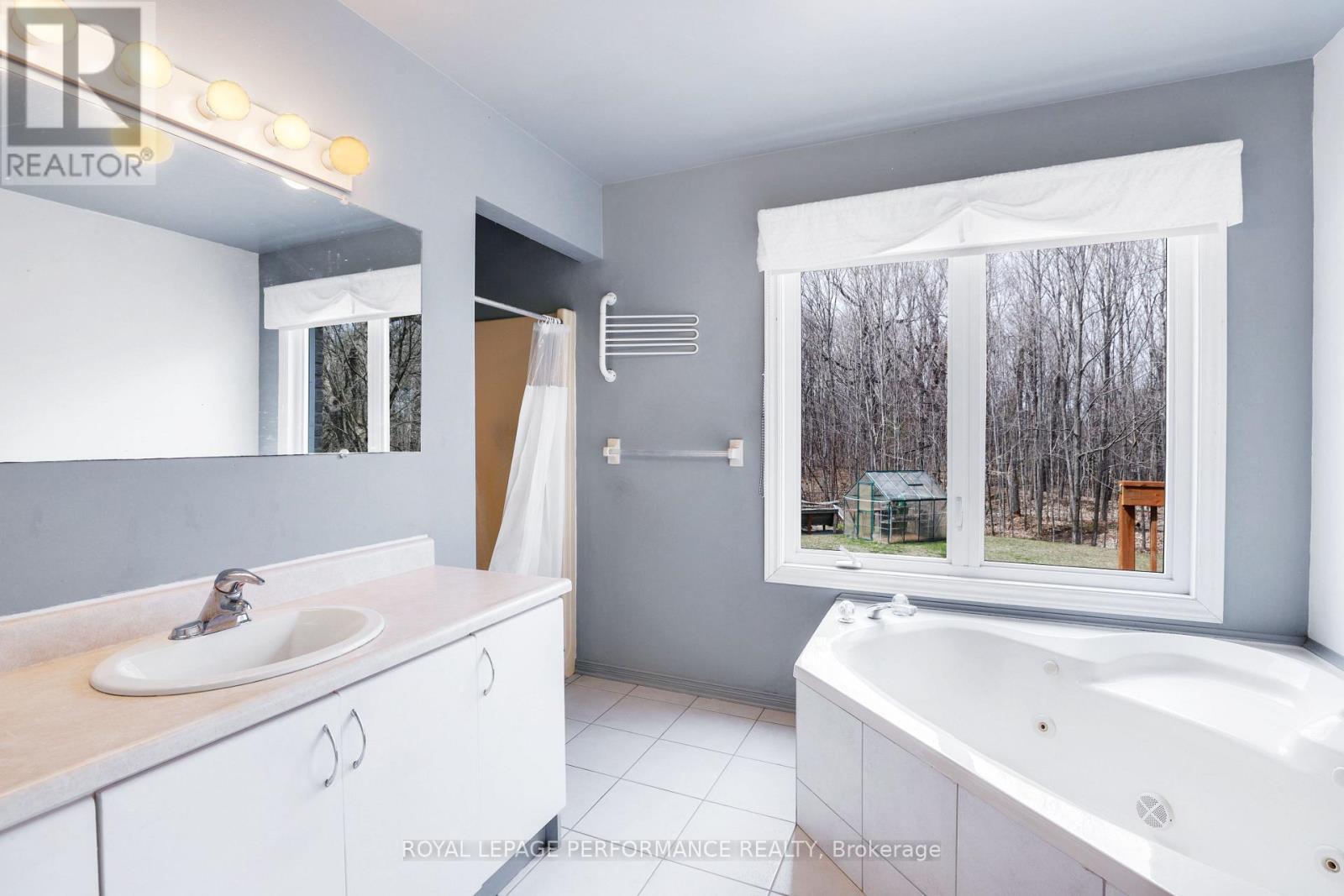 108 FELTON CRESCENT — photo 17