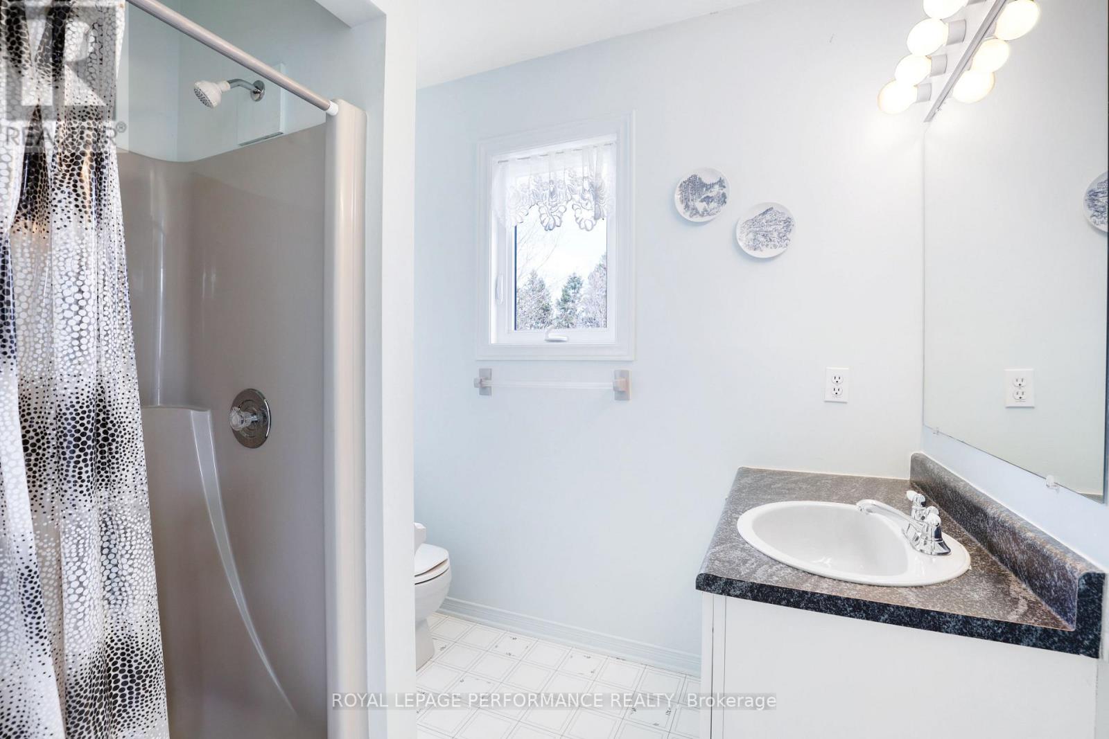 108 FELTON CRESCENT — photo 21