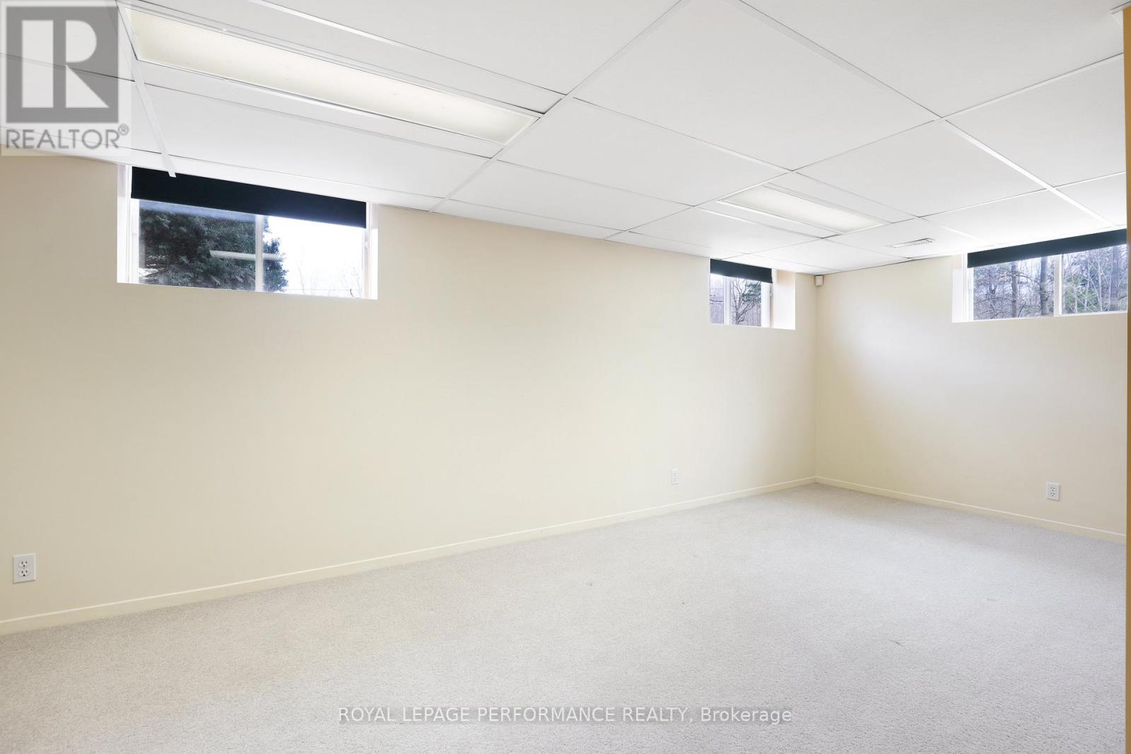 108 FELTON CRESCENT — photo 25