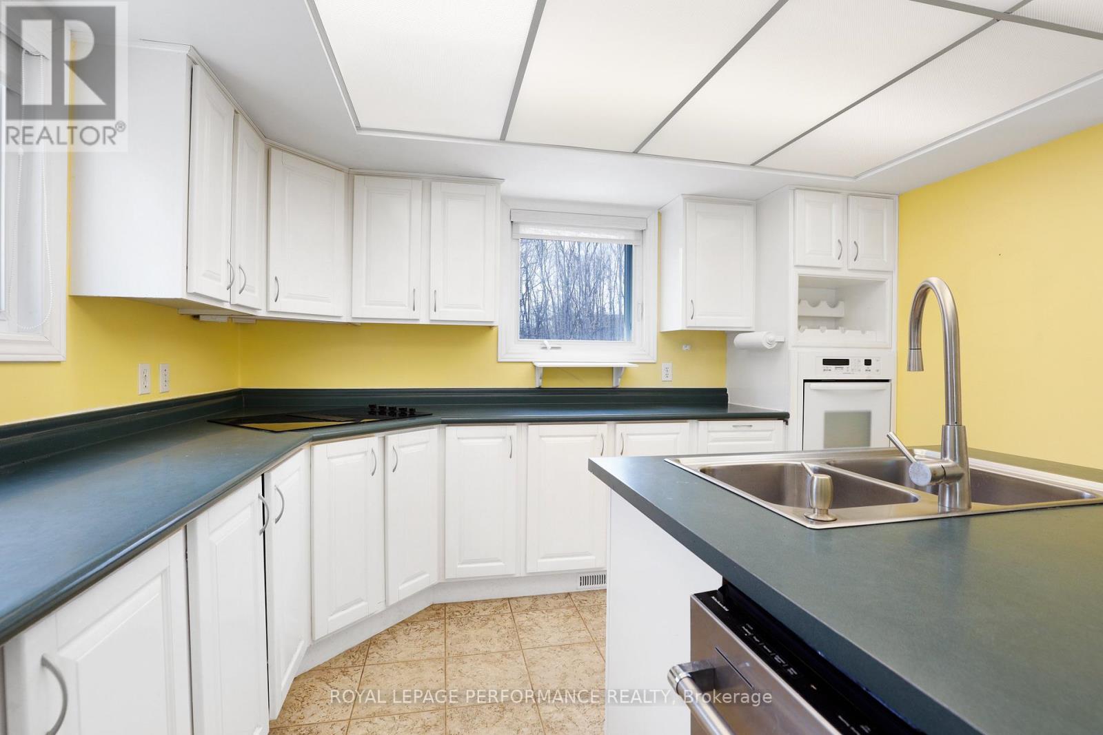 108 FELTON CRESCENT — photo 8