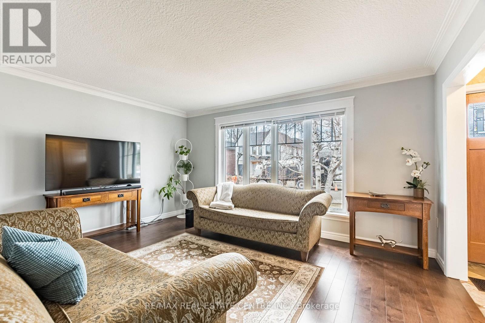 37 MAPLE AVENUE N - 11
