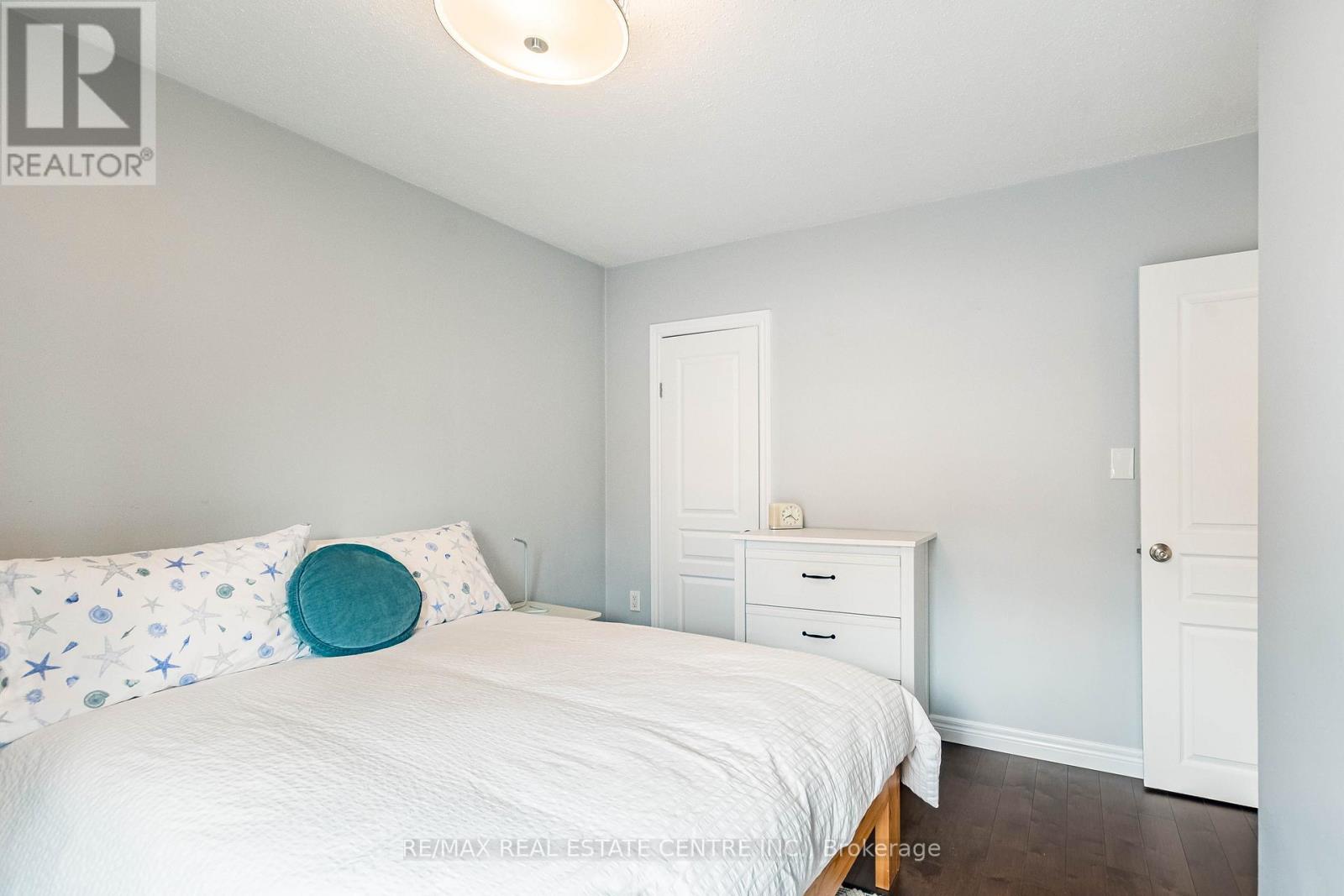 37 MAPLE AVENUE N - 19