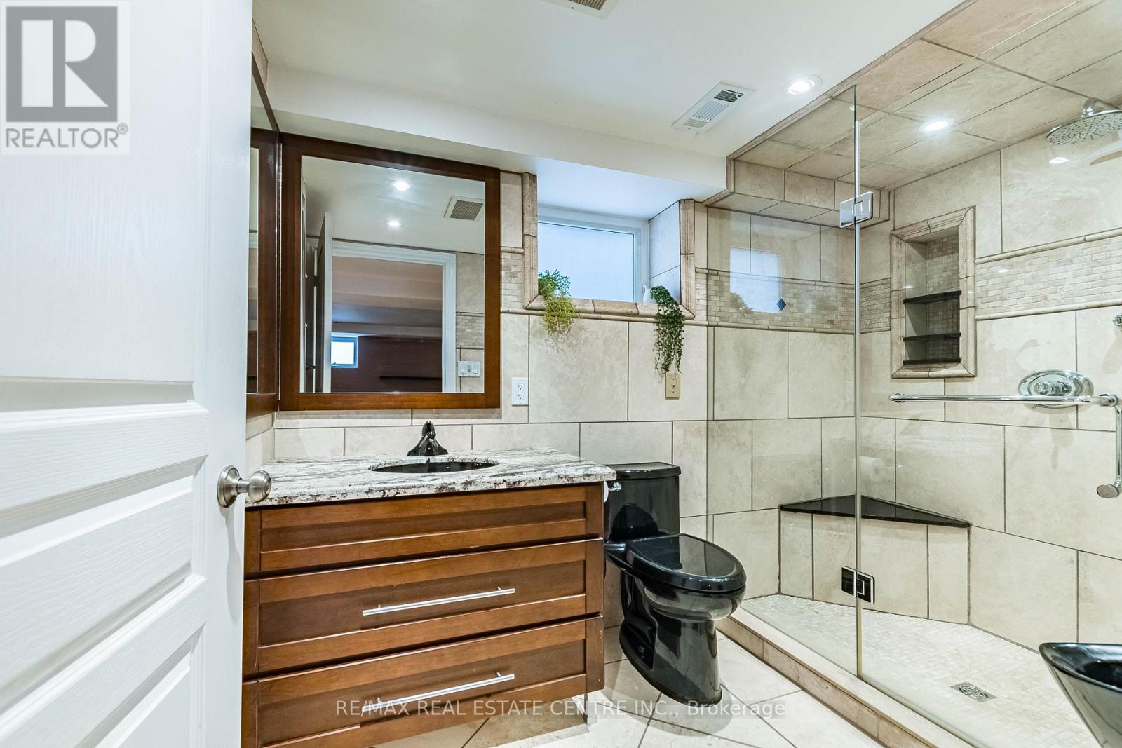 37 MAPLE AVENUE N - 29